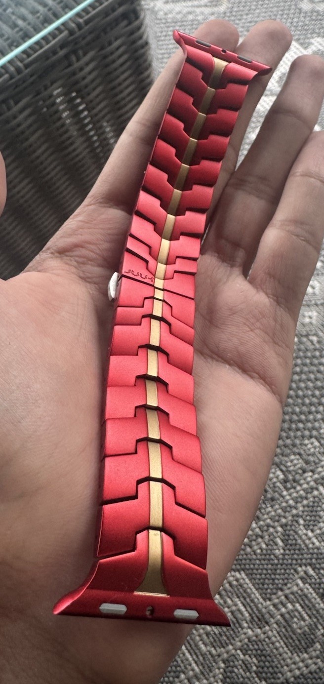 Juuk Vitero Premium Red/Gold Aluminum Link Strap Band for Apple Watch 45/46/49mm Juuk Vitero Premium Red/Gold Aluminum Link Strap Band for Apple Watch 45/46/49mm
