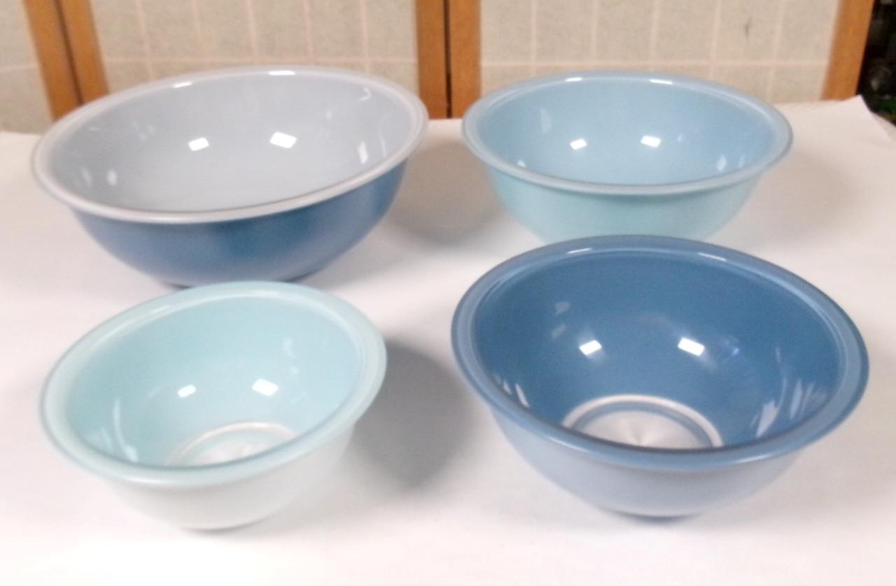 Pyrex Moody Blues Clear Bottom Vintage Mixing Bowls 322 323 325 326, Set of 4