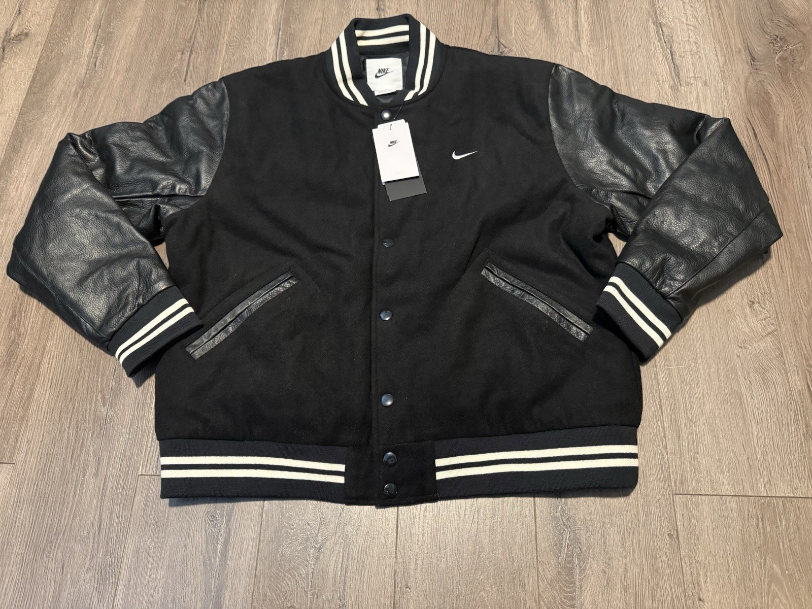 Nike Authentics Varsity Jacket Wool Leather Black Mens Size Large FD7845-010 NWT Nike Authentics Varsity Jacket Wool Leather Black Mens Size Large FD7845-010 NWT