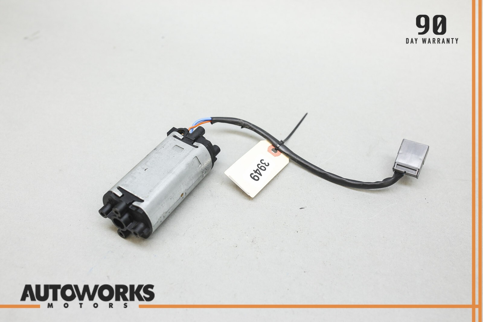 98-03 Jaguar XJR XJ8 X308 Front Right Passenger Side Seat Adjustment Motor OEM 98-03 Jaguar XJR XJ8 X308 Front Right Passenger Side Seat Adjustment Motor OEM