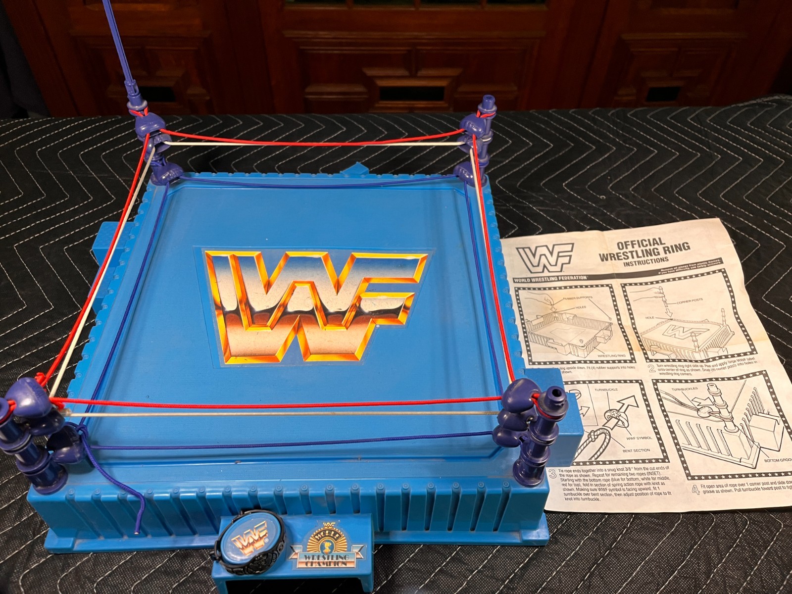 VINTAGE HASBRO Titan Sports WWF BLUE WRESTLING RING Wrestlemania WWE 1989 w/flag