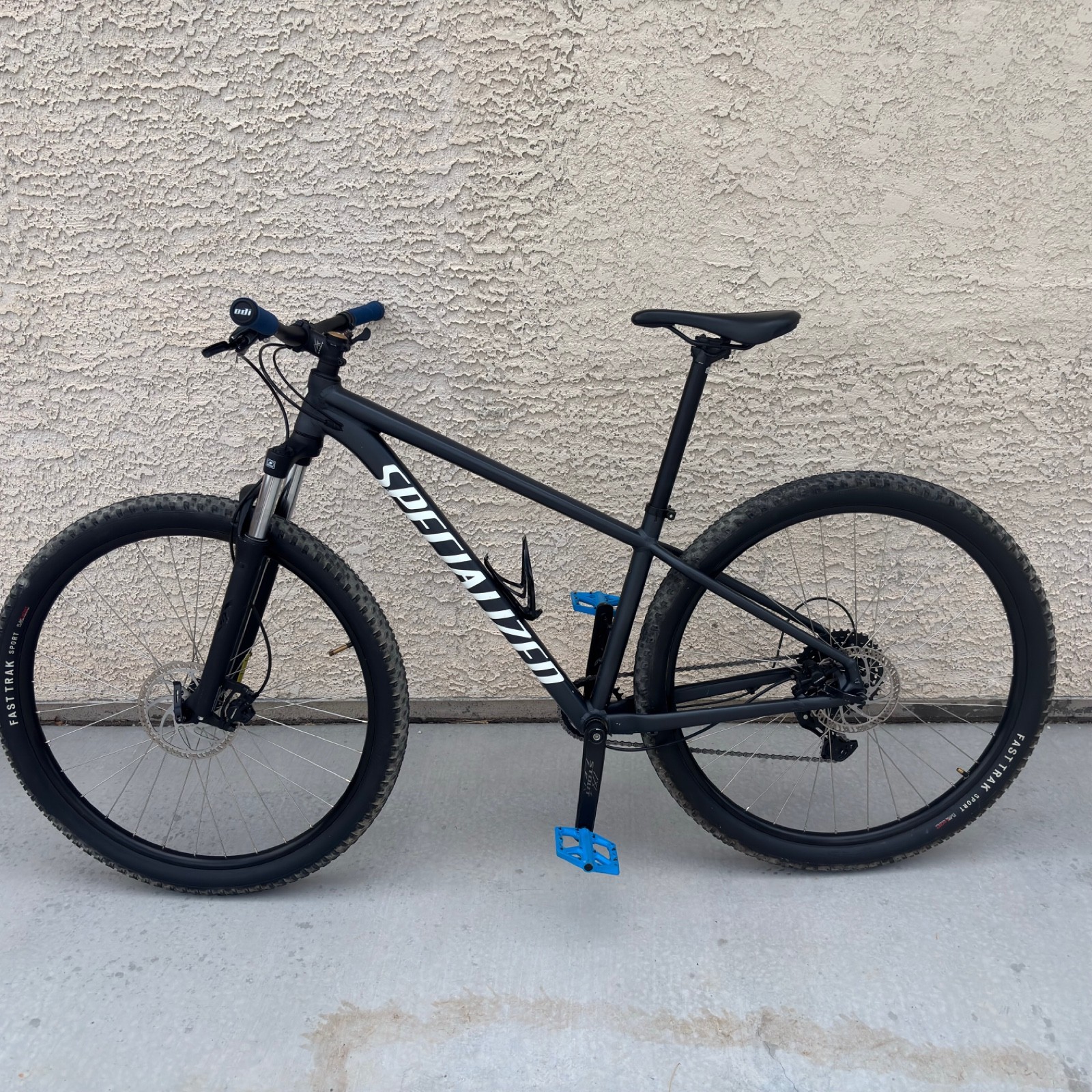 Specialized Rockhopper Sport  2025 29er Med
