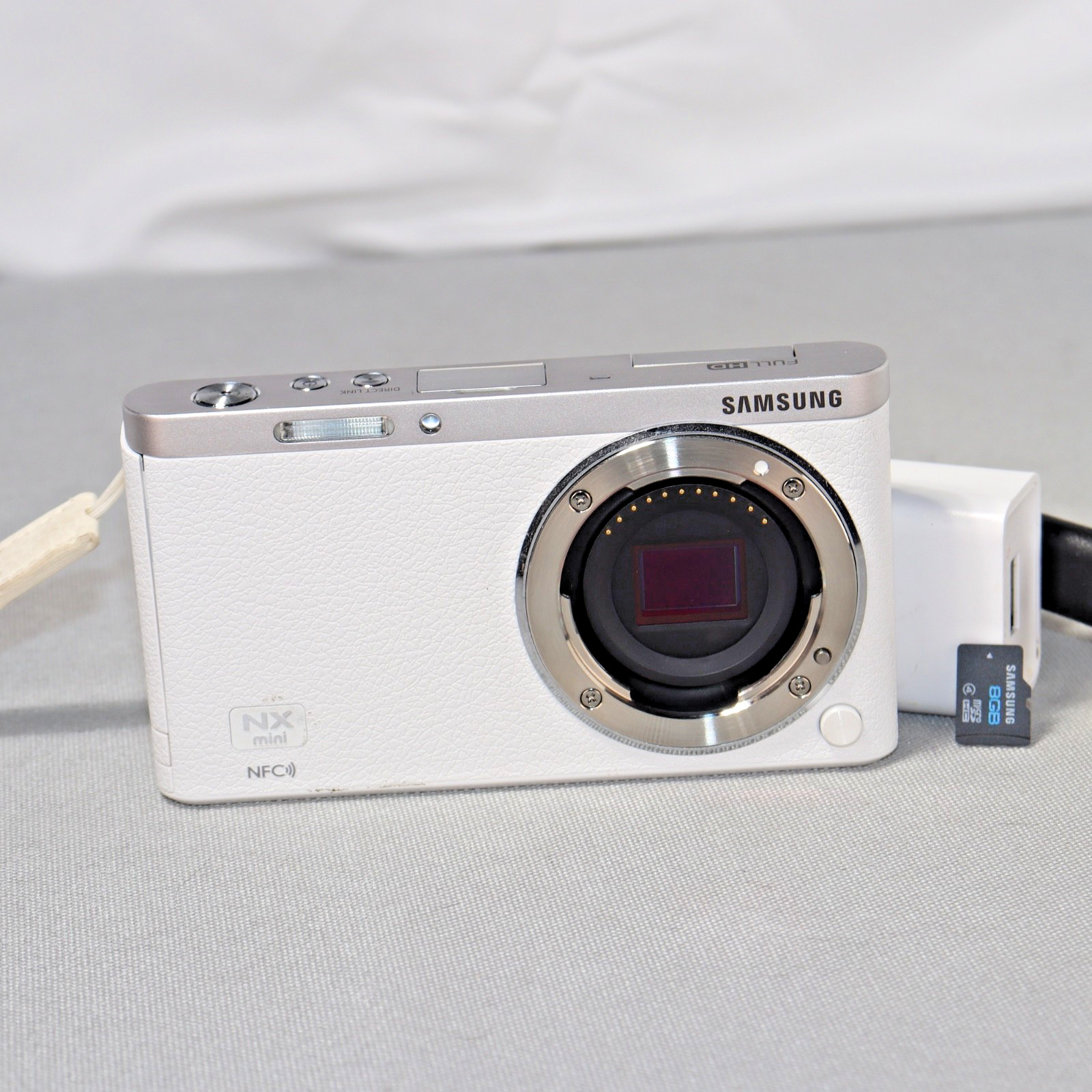 Samsung NX Mini 20 MP Mirrorless Camera Body White *GOOD/TESTED* W charger + 8gb Samsung NX Mini 20 MP Mirrorless Camera Body White *GOOD/TESTED* W charger + 8gb