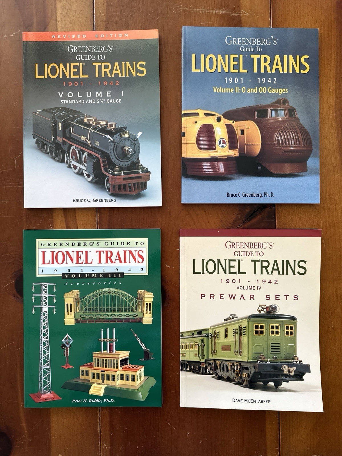 GREENBERG\'S GUIDE TO LIONEL TRAINS 1901-1942 4 Volumes Prewar Accessories GREENBERG\'S GUIDE TO LIONEL TRAINS 1901-1942 4 Volumes Prewar Accessories
