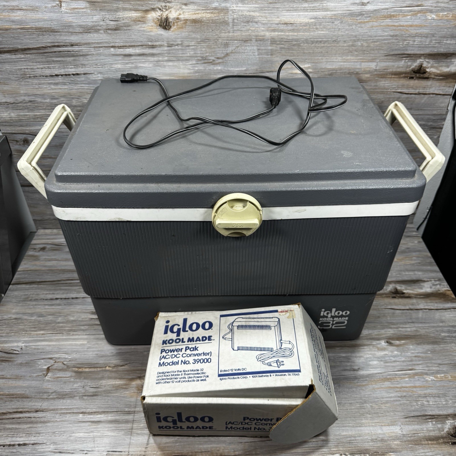Vintage Igloo Kool Made 32 electric cooler/warmer with Oem Converter Ac-Dc Vintage Igloo Kool Made 32 electric cooler/warmer with Oem Converter Ac-Dc
