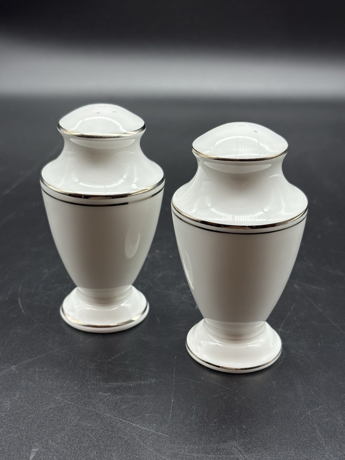 Lenox Classics Collection Federal Platinum Salt and Pepper Lenox Classics Collection Federal Platinum Salt and Pepper