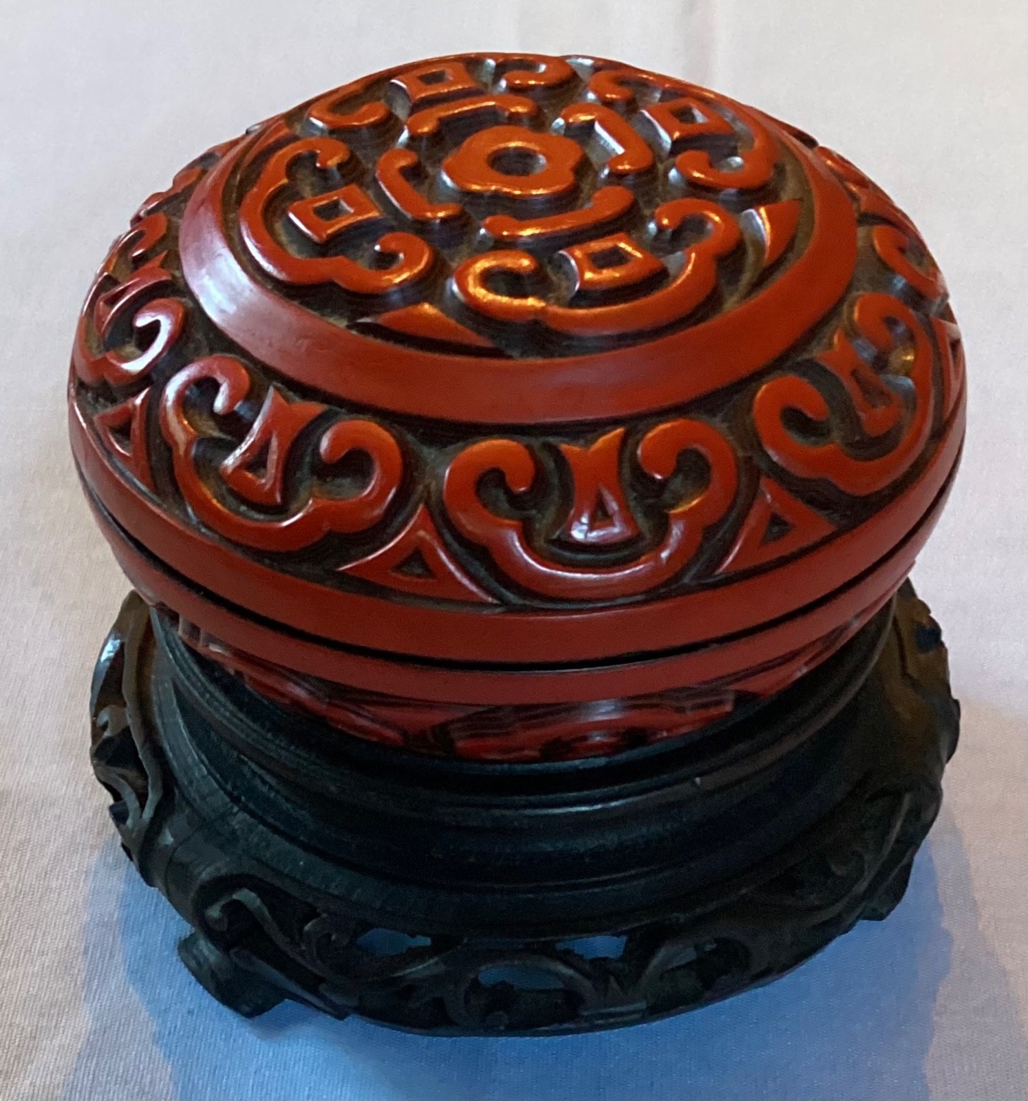 Vintage Chinese Cinnabar Hand Carved Wood Lacquered Decorative Box Wood Stand Vintage Chinese Cinnabar Hand Carved Wood Lacquered Decorative Box Wood Stand