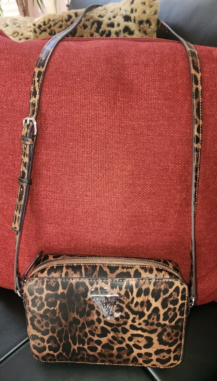 Guess ? Silver Charm Lilia Leopard Cheetah 🐆 Designer Crossbody $119 NWT Rare
