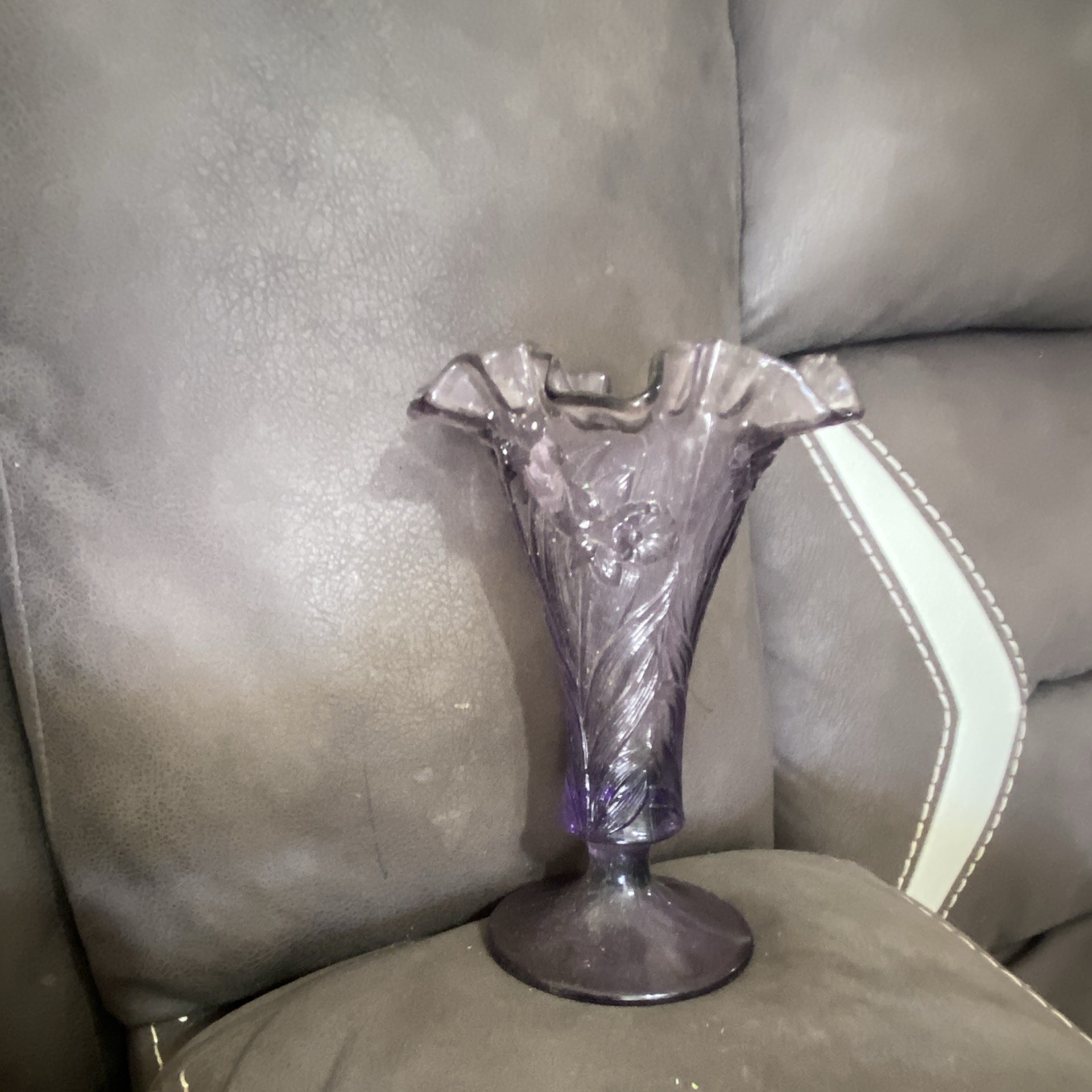 Fenton Purple Ruffled Edge Floral Art Glass Vase, Decorative, USA Fenton Purple Ruffled Edge Floral Art Glass Vase, Decorative, USA