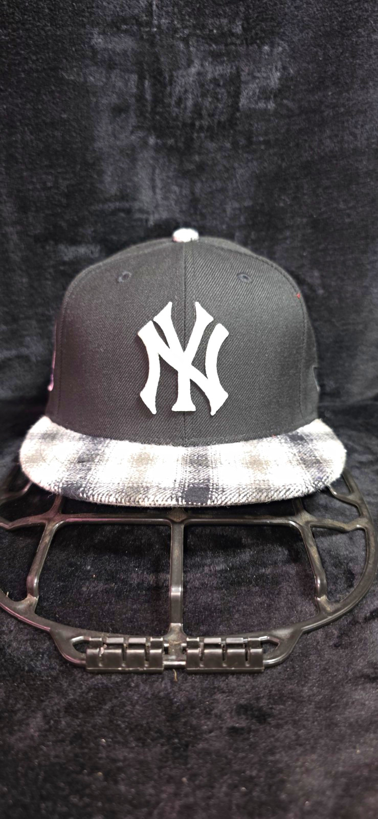 New Era 59FIFTY New York Yankees World Series MLB Cap 7 1/4 Black White New Era 59FIFTY New York Yankees World Series MLB Cap 7 1/4 Black White