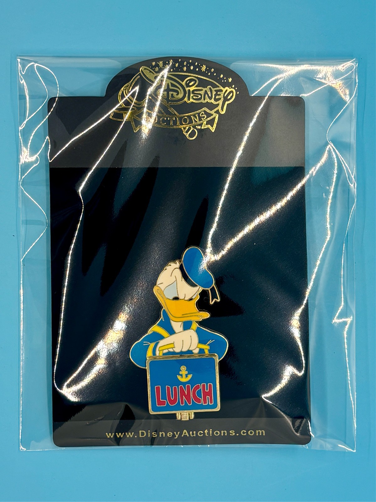 Disney Auctions LE 100 Lunch Box Pin DONALD DUCK – Excellent Condition Disney Auctions LE 100 Lunch Box Pin DONALD DUCK – Excellent Condition