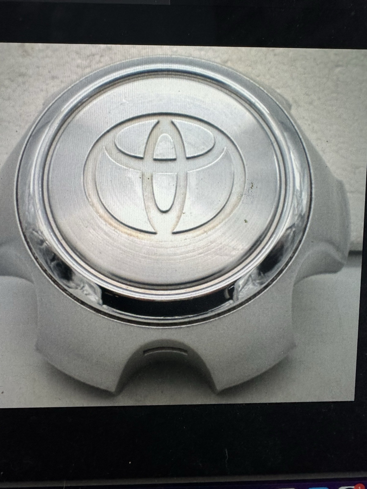 2001 - 2002 Toyota 4Runner Center Cap Fits 5 Spoke 16 2001 - 2002 Toyota 4Runner Center Cap Fits 5 Spoke 16