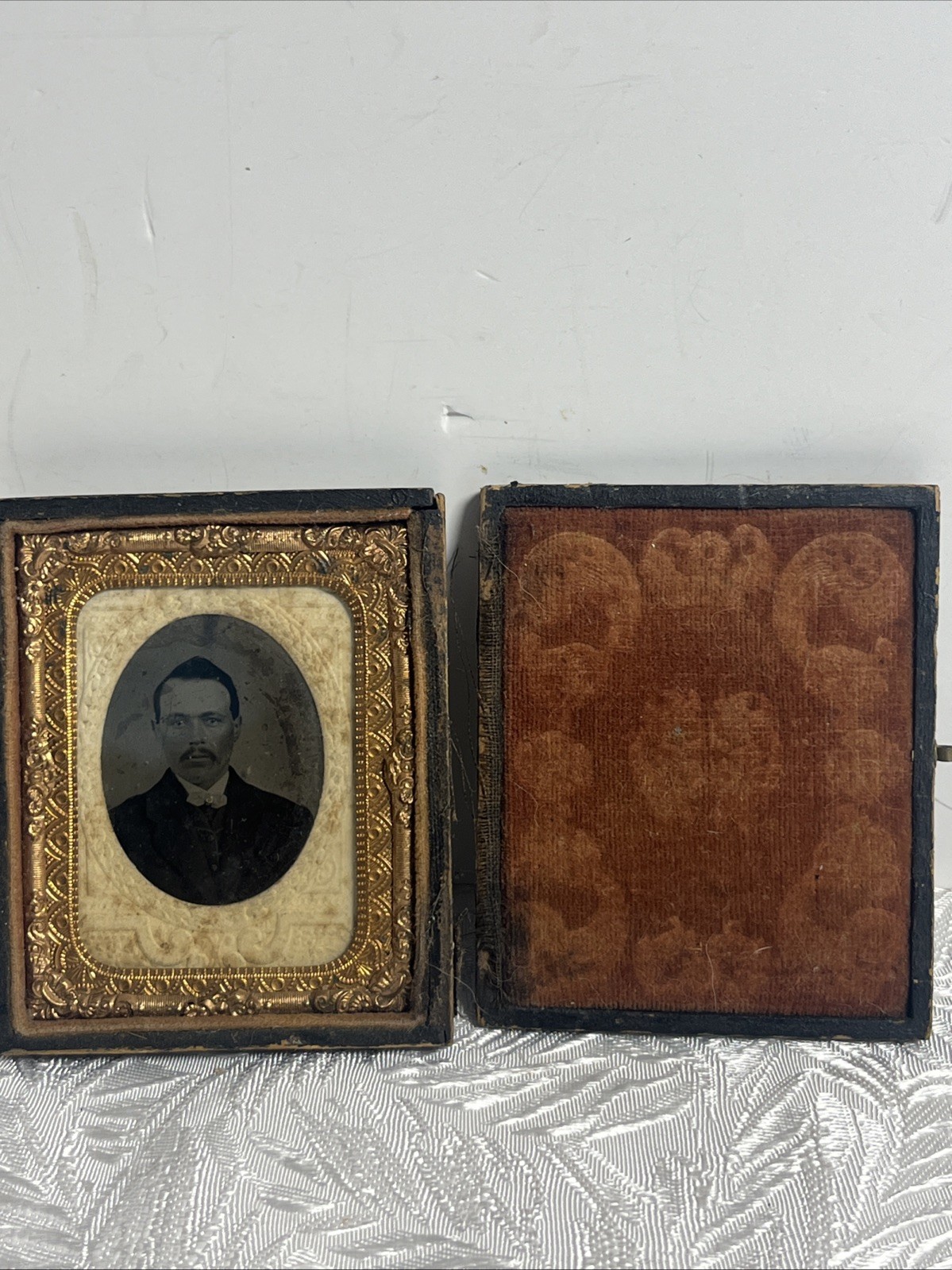 Antique Cased Image-Ambrotype of Man  1800s Photograph [Hinge Damaged]