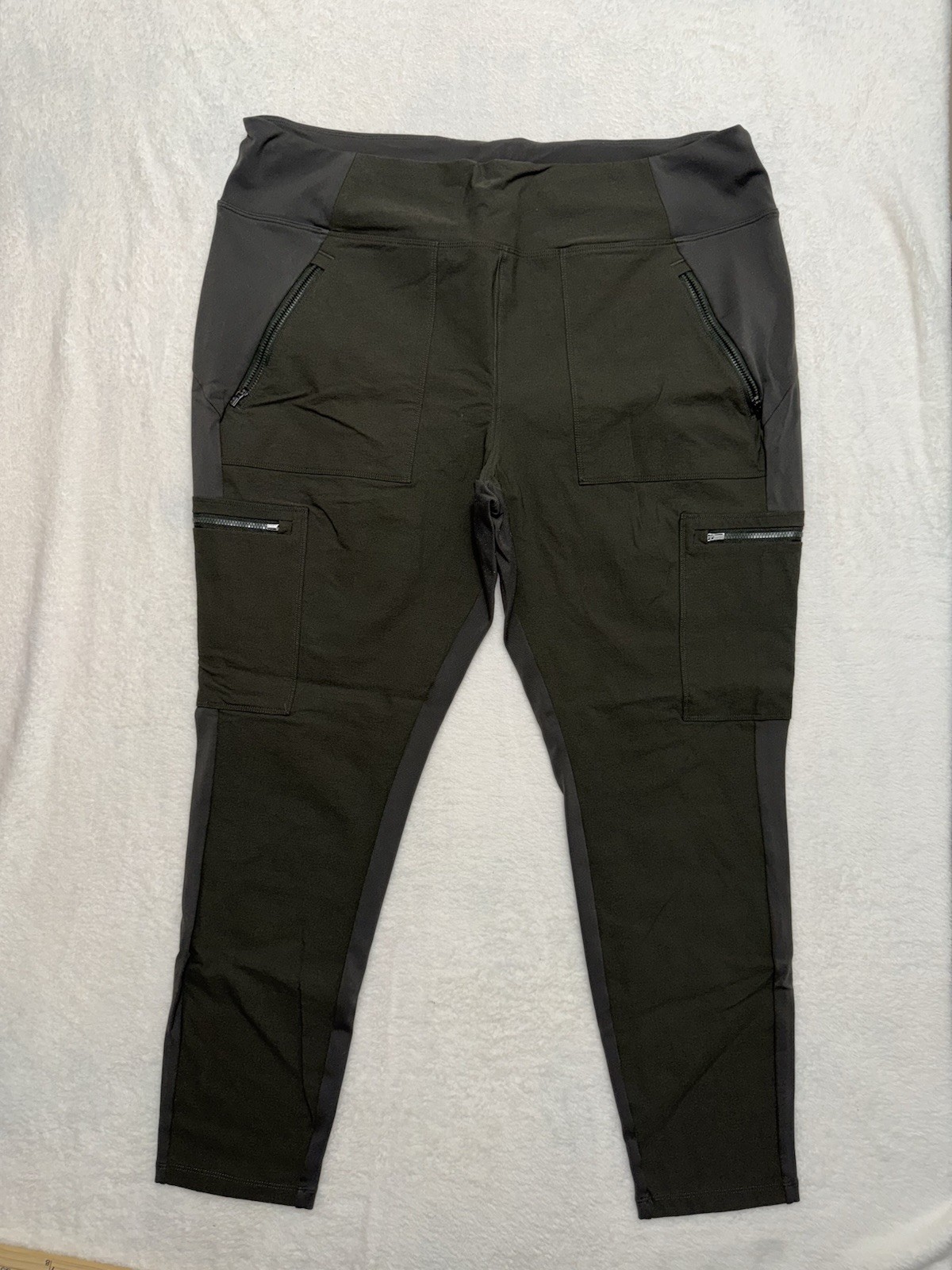 Athleta Women’s Headlands Hybrid Cargo II Tight Green Pocket Pants Size 22