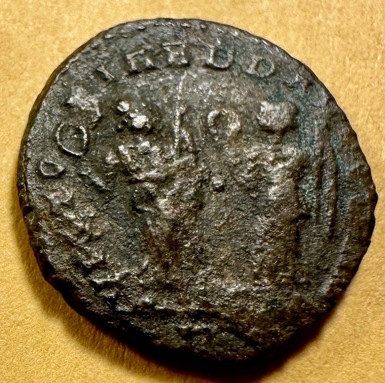 Constans, Two Victories Holding Wreaths in Same Direction Very Rare Rome 77