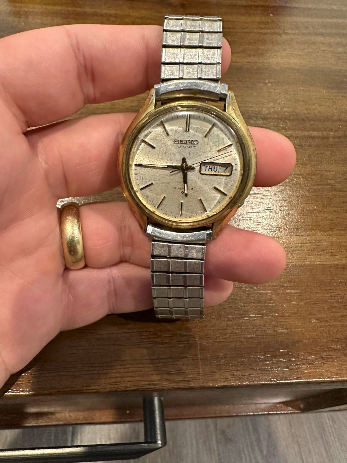 Seiko 7009-8238 Automatic Day/Date. Starts and stops Seiko 7009-8238 Automatic Day/Date. Starts and stops