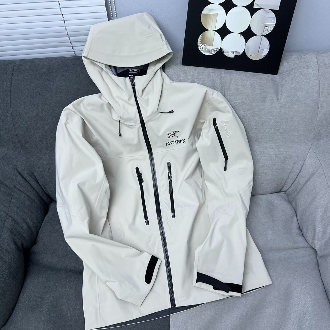 EXCLUSIVE Arcteryx jacket NEW mens MEDIUM EXCLUSIVE Arcteryx jacket NEW mens MEDIUM