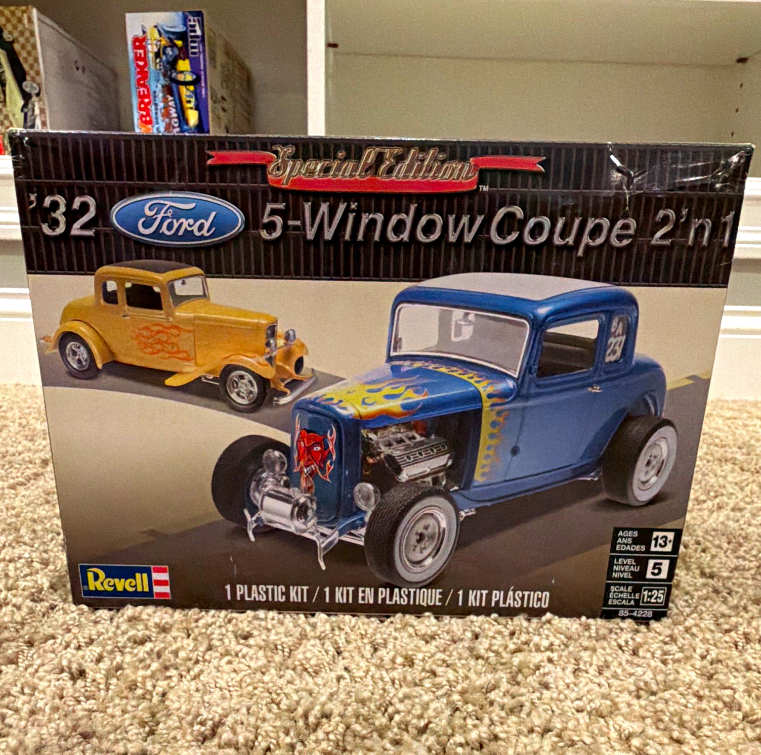 Revell Special Edition \'32 Ford 5-Window Coupe 2\'n1 1:25 Kit 85-4228