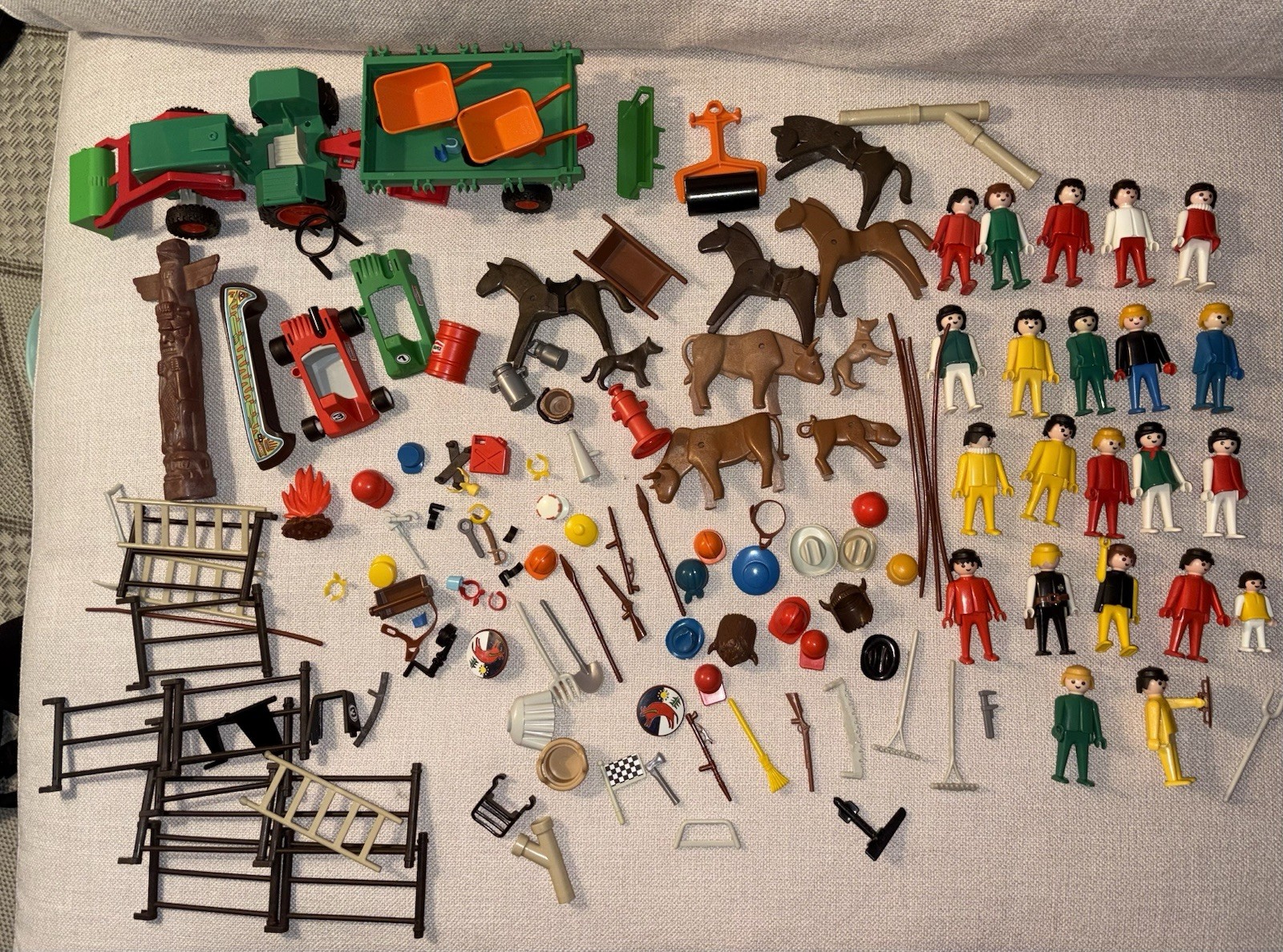Vintage Playmobil Western Horses Cattle Accessories Cowboy Set Lot Figures Vintage Playmobil Western Horses Cattle Accessories Cowboy Set Lot Figures