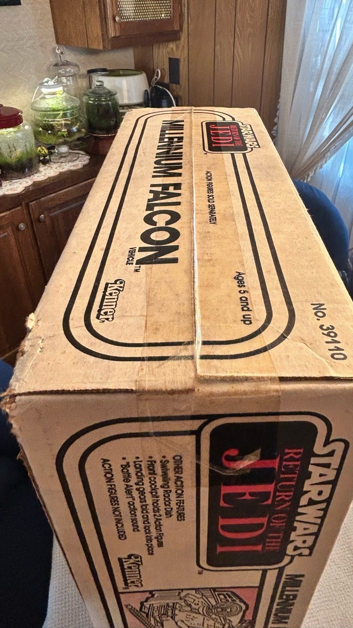 Vintage 1983 Kenner Star Wars ROTJ Millennium Falcon 39110 Unopened Vintage 1983 Kenner Star Wars ROTJ Millennium Falcon 39110 Unopened