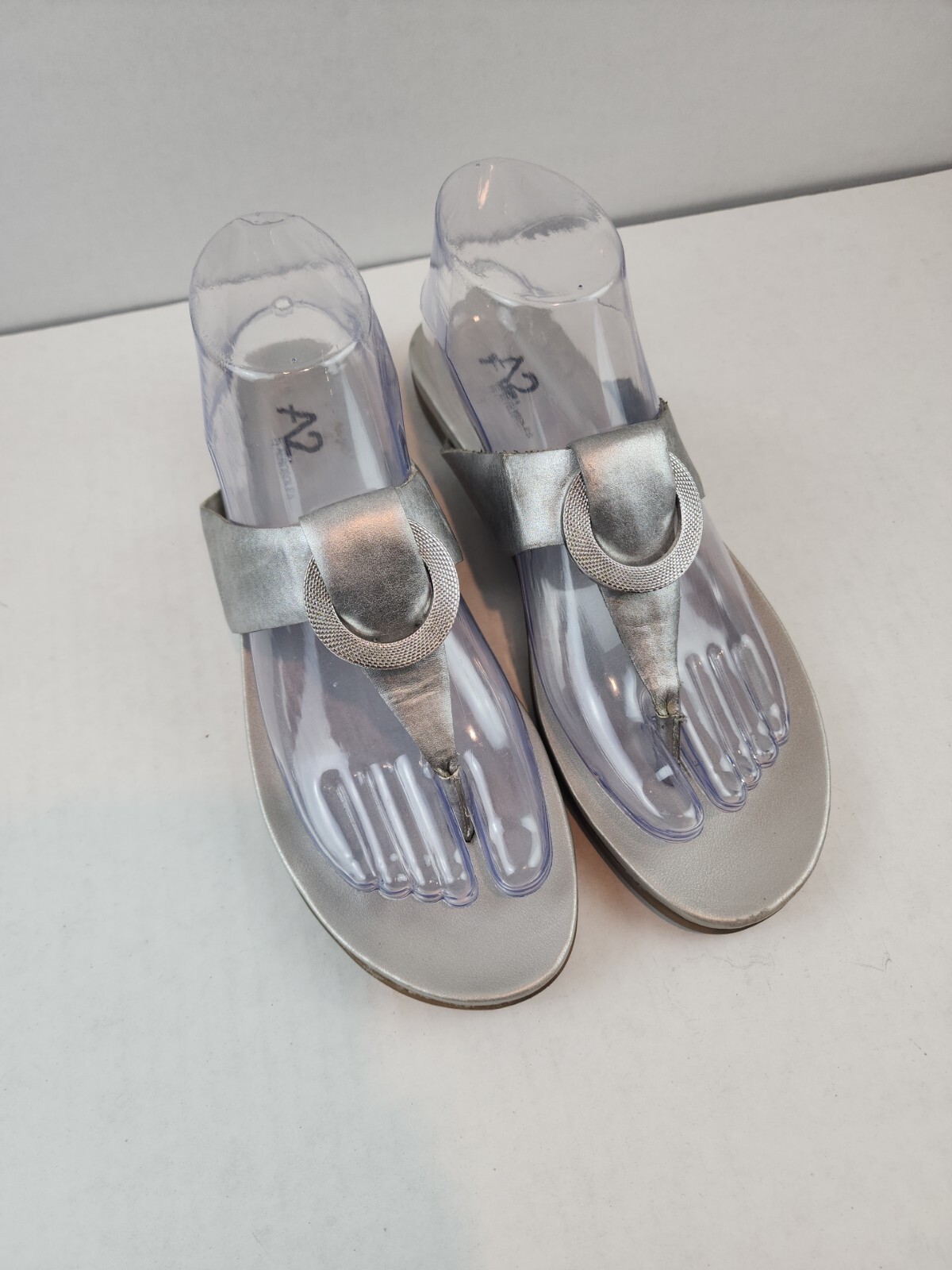 Aerosoles A2 Sz 7.5 M Silver Flip Flop Faux Leather Women Sandals Aerosoles A2 Sz 7.5 M Silver Flip Flop Faux Leather Women Sandals