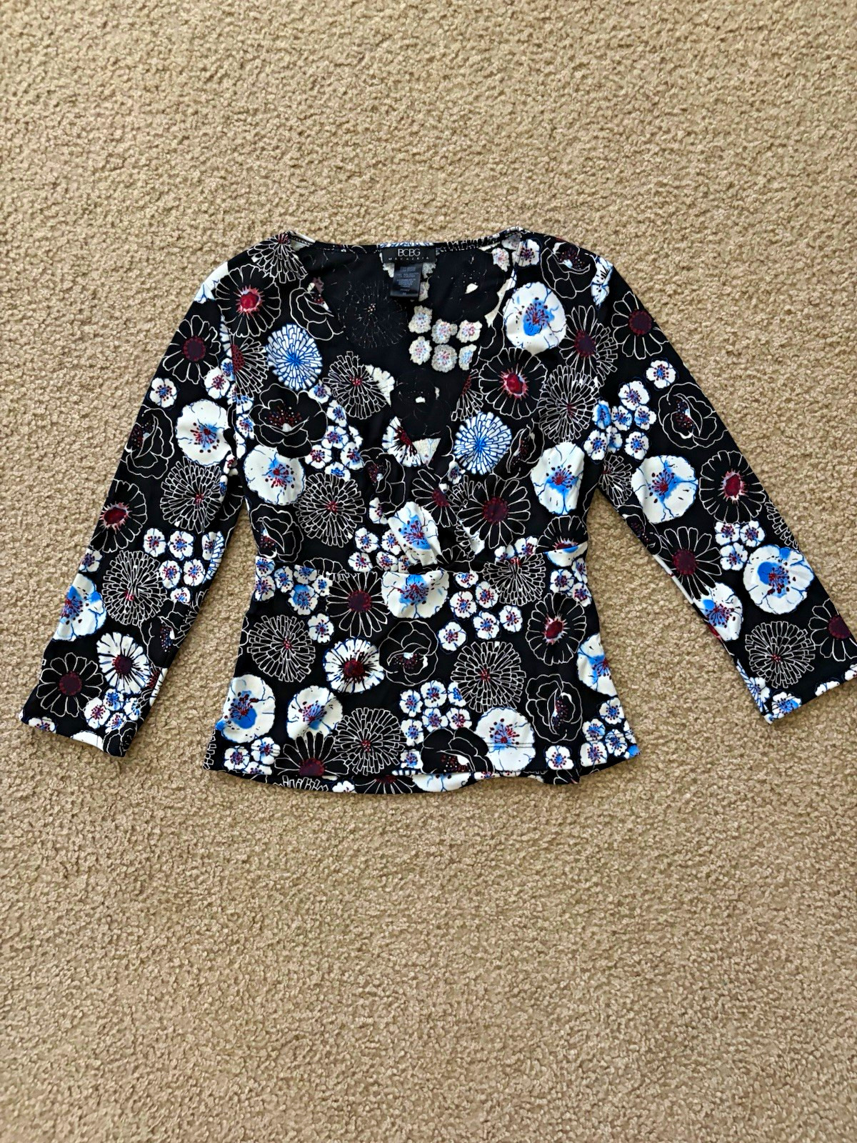 BCBG Max Azria Black Floral V-Neck 3/4 Sleeve Polyester Blouse Pullover M BCBG Max Azria Black Floral V-Neck 3/4 Sleeve Polyester Blouse Pullover M