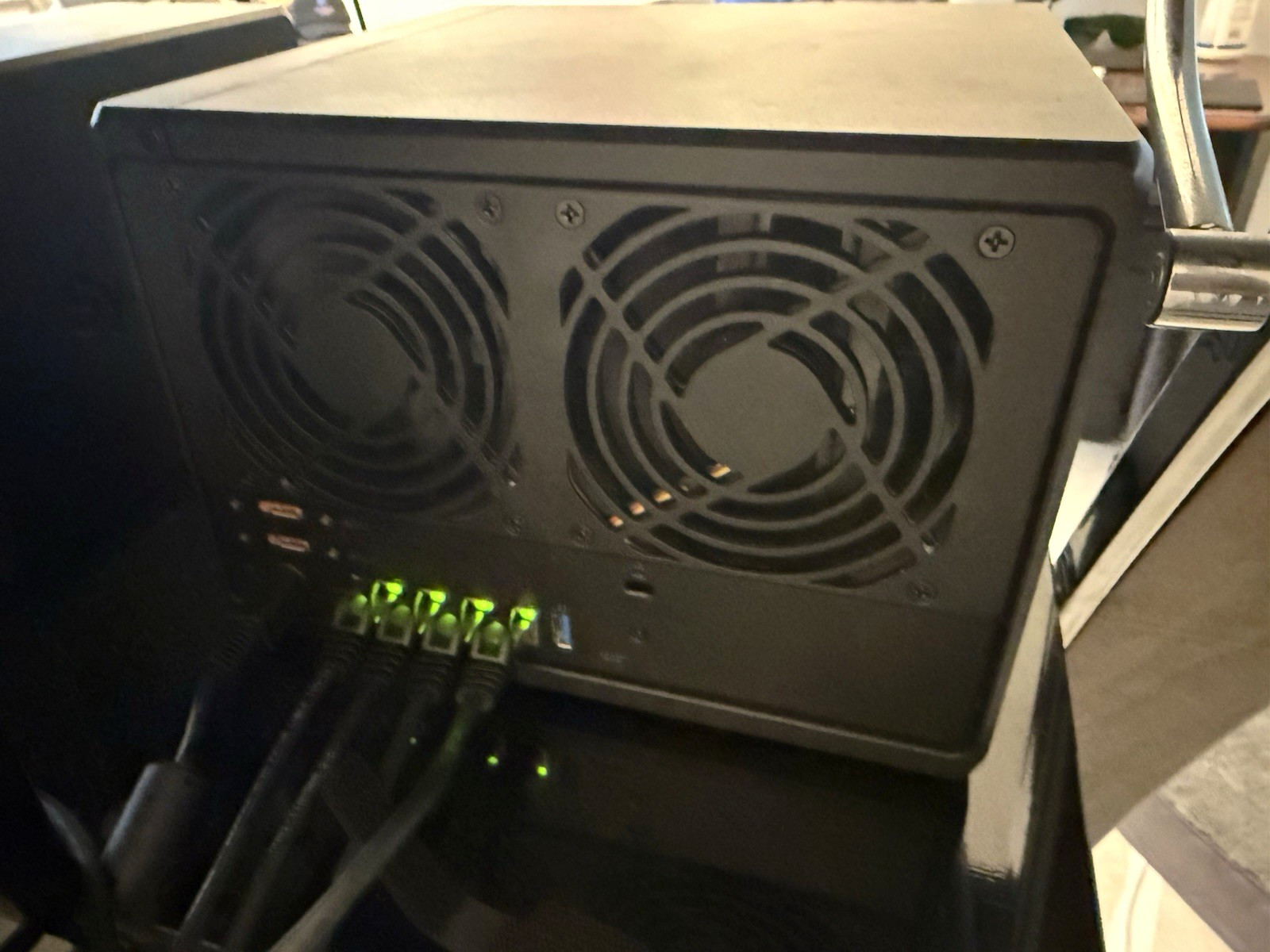 Synology DiskStation DS1520+ 5-Bay Diskless NAS USB 3.0 Black, RAM 20 GB upgrade Synology DiskStation DS1520+ 5-Bay Diskless NAS USB 3.0 Black, RAM 20 GB upgrade