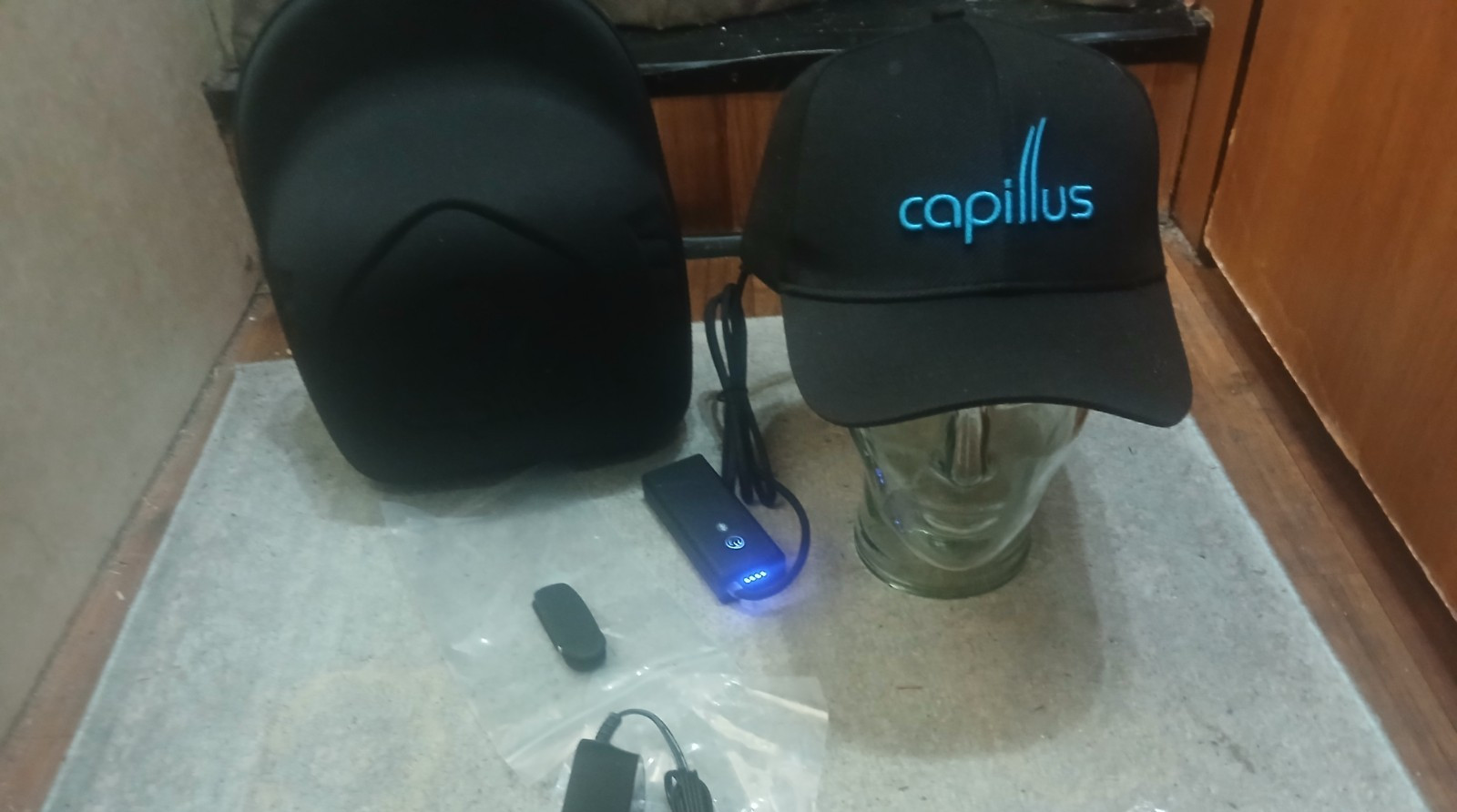 Capillus Plus Laser Hair Growth Cap /Charged BATTERY /CHARGE CORD / CASE/Tested Capillus Plus Laser Hair Growth Cap /Charged BATTERY /CHARGE CORD / CASE/Tested