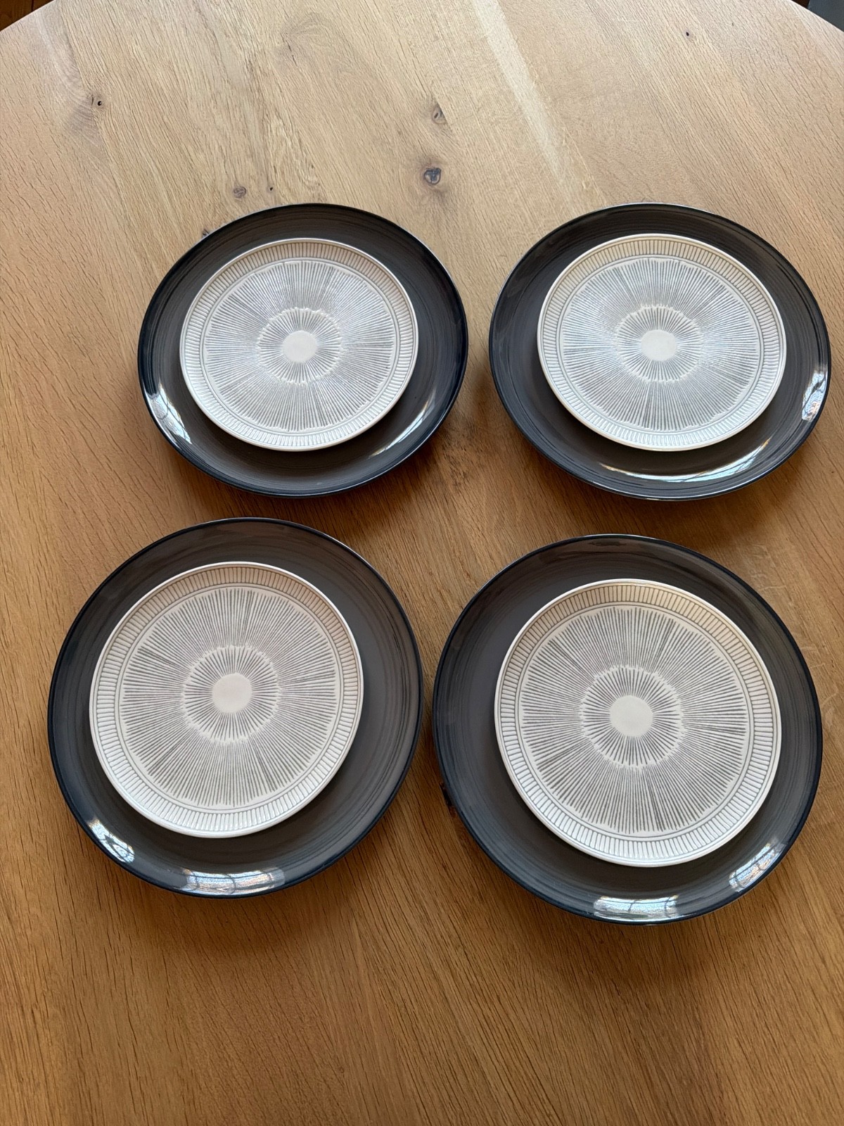 Royal Doulton London Ellen DeGeneres Taupe Plates Set 4 Love/Joy/Kindness 8” HTF Royal Doulton London Ellen DeGeneres Taupe Plates Set 4 Love/Joy/Kindness 8” HTF