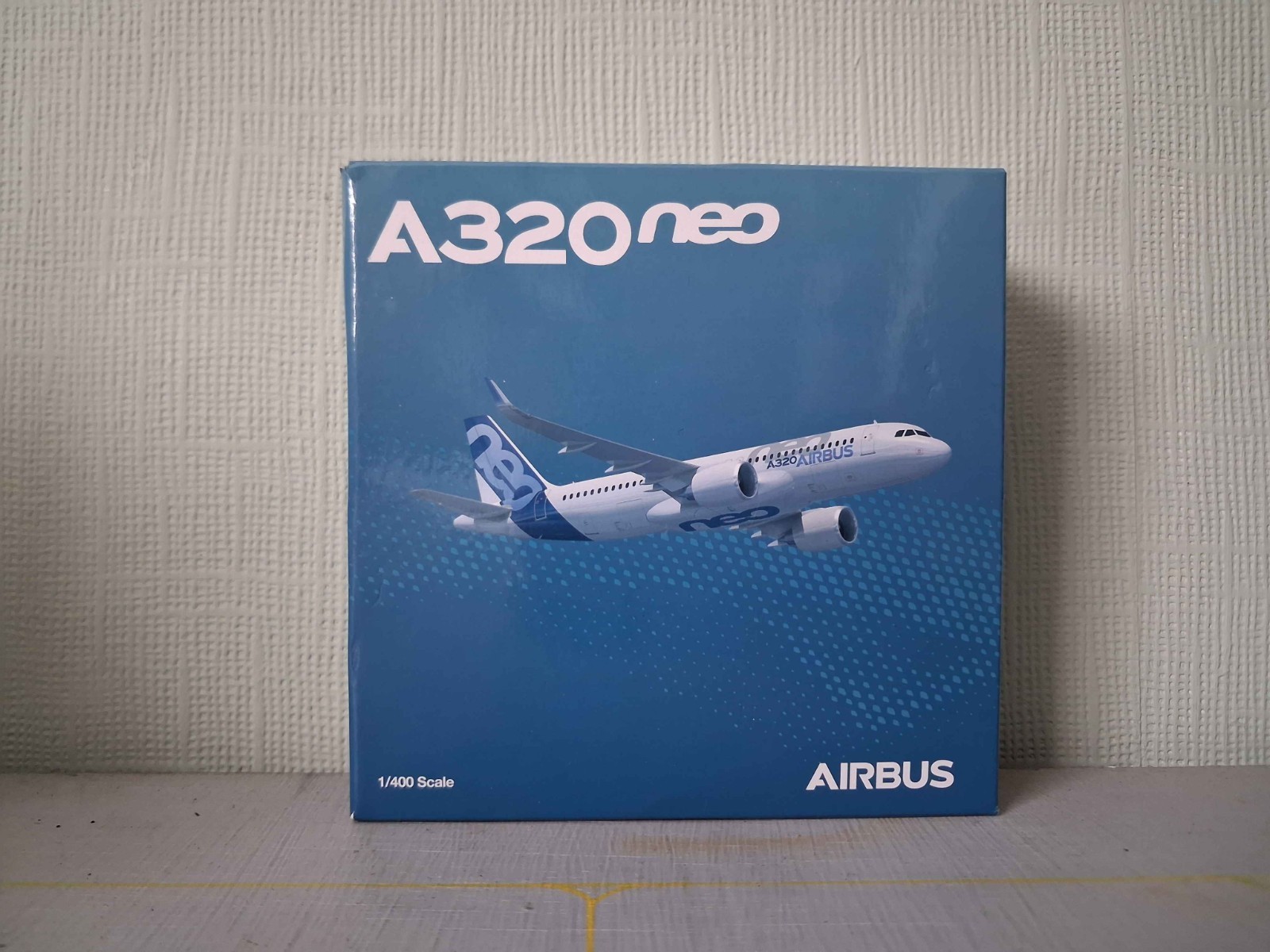 1/400 Airbus A320NEO House Livery Model + Stand Possibly Dragon Wings 1/400 Airbus A320NEO House Livery Model + Stand Possibly Dragon Wings