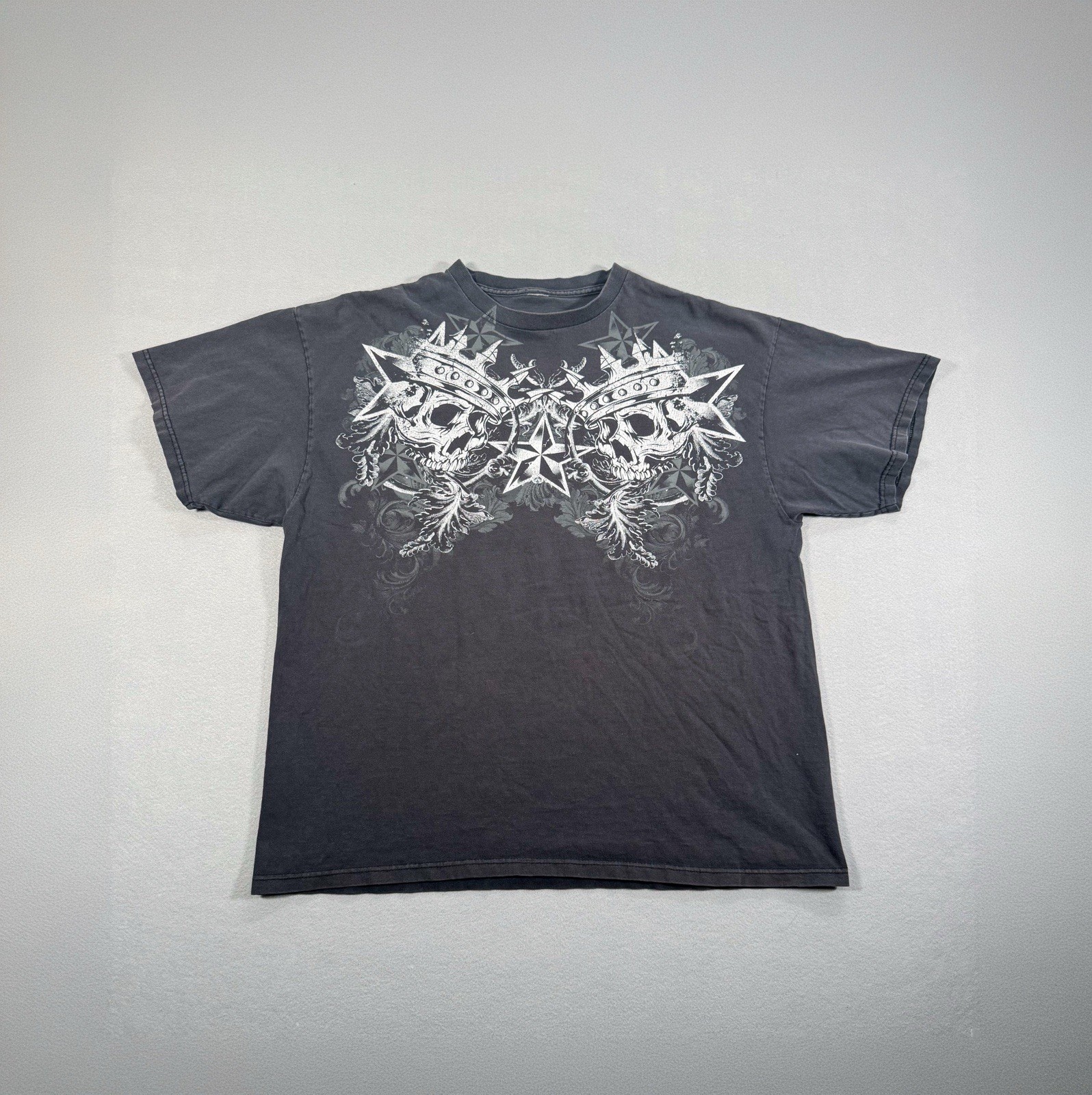 Y2K Faded Black Crowned Skull Graphic T-Shirt Grunge L Y2K Faded Black Crowned Skull Graphic T-Shirt Grunge L