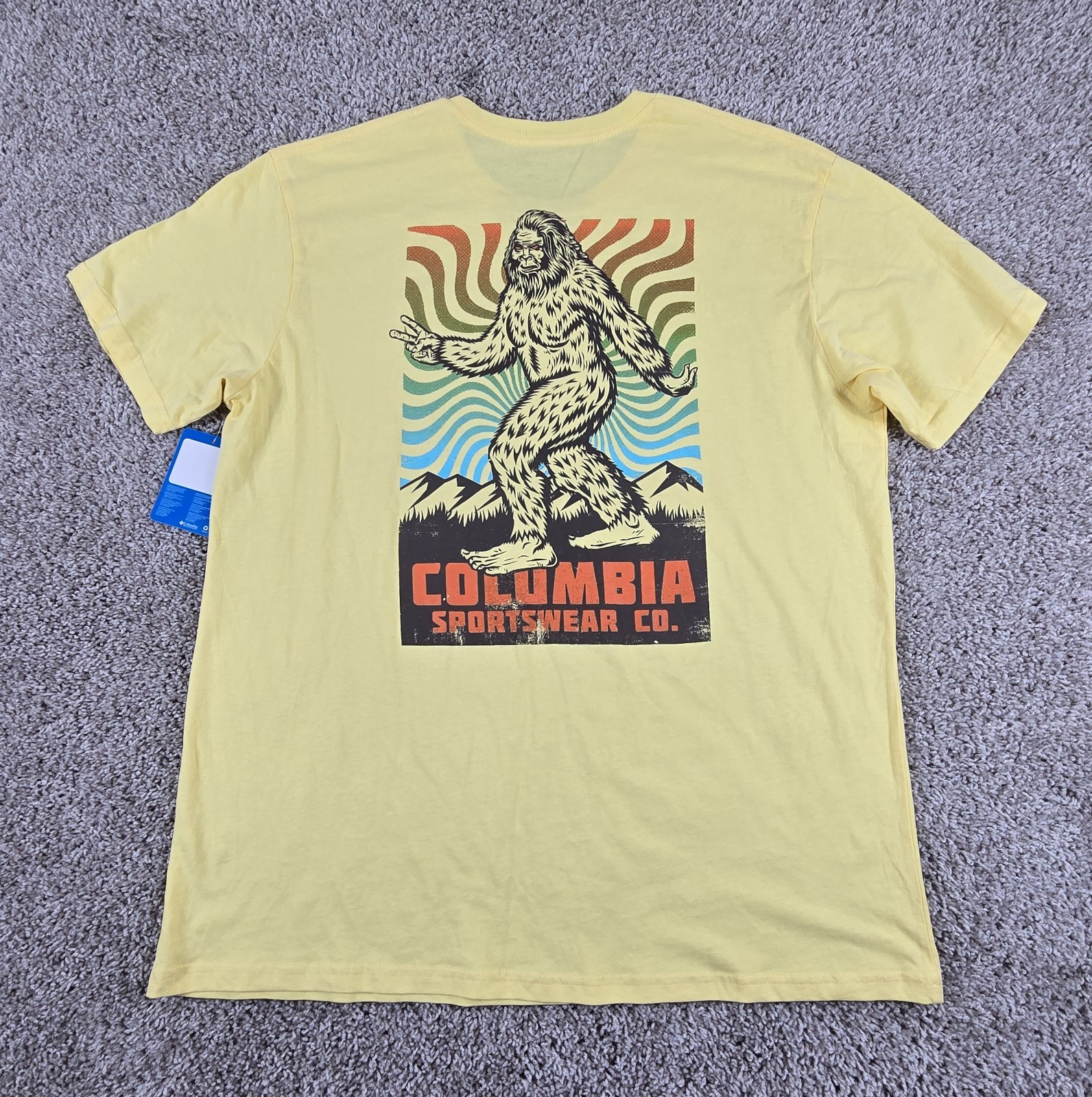 Columbia T Shirt Men\'s XL Short Sleeve Graphic Outdoors Sasquatch Big Foot NWT