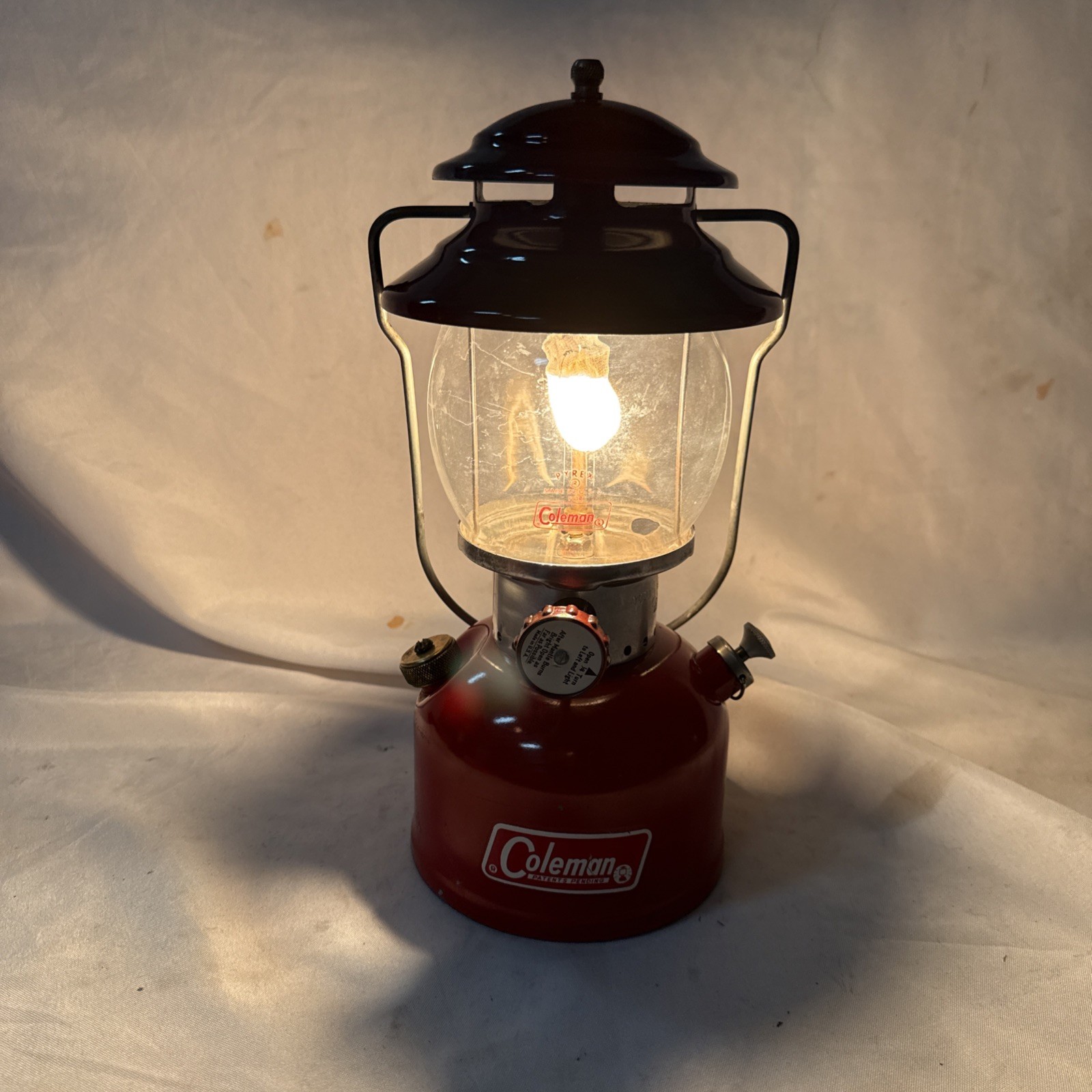 Vintage Coleman 200A Red Lantern 10-72 Original Pyrex Globe No Vent Chips Works