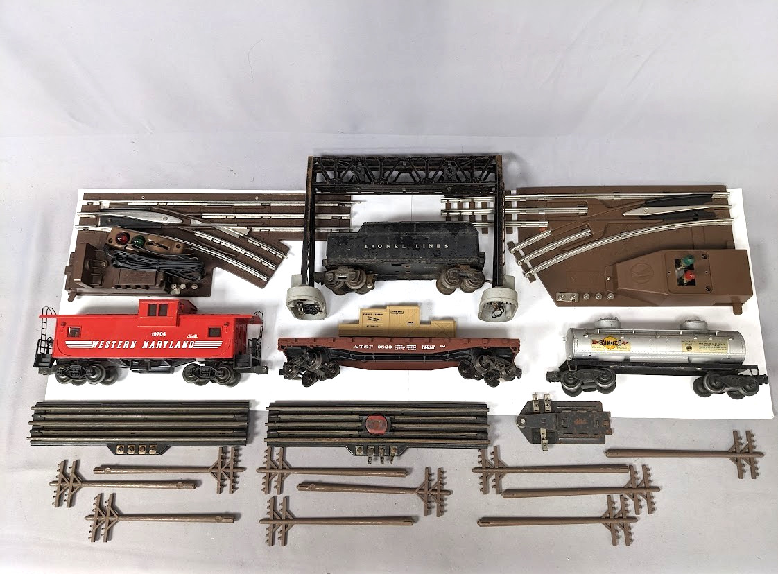 Lionel Lot #14 20 Assorted Pieces No Original Boxes C-2 Lionel Lot #14 20 Assorted Pieces No Original Boxes C-2