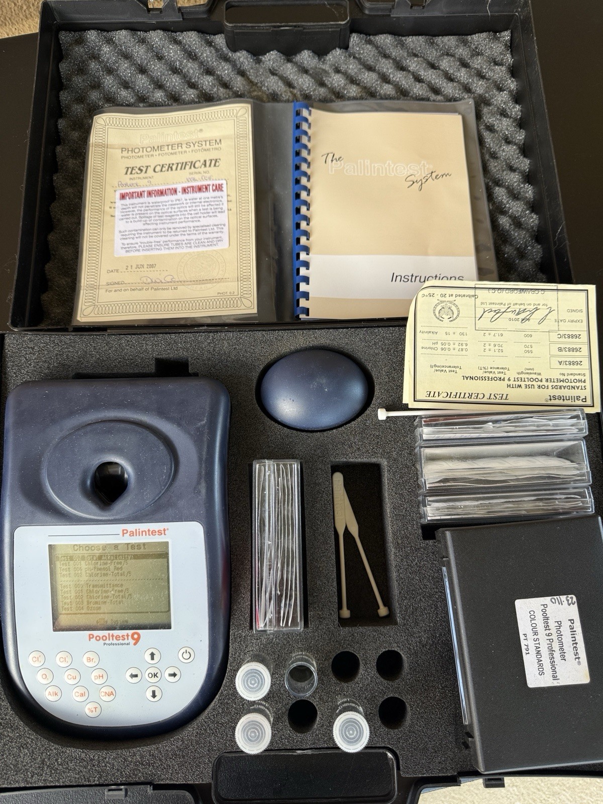 Palintest Pooltest 9 Professional Pool Water Tester in case