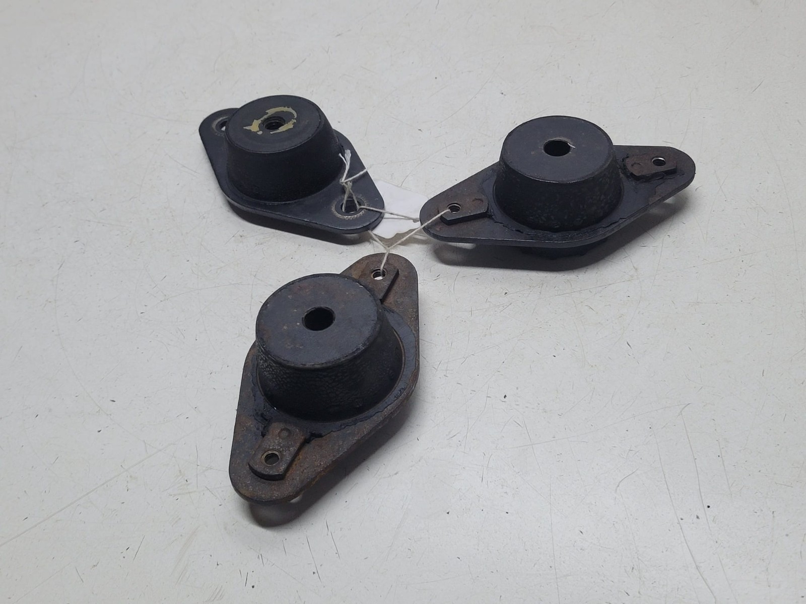 ONAN 6.5NHE CUMMINS ANTI VIBRATION MOUNT 402-0624, 402-0549