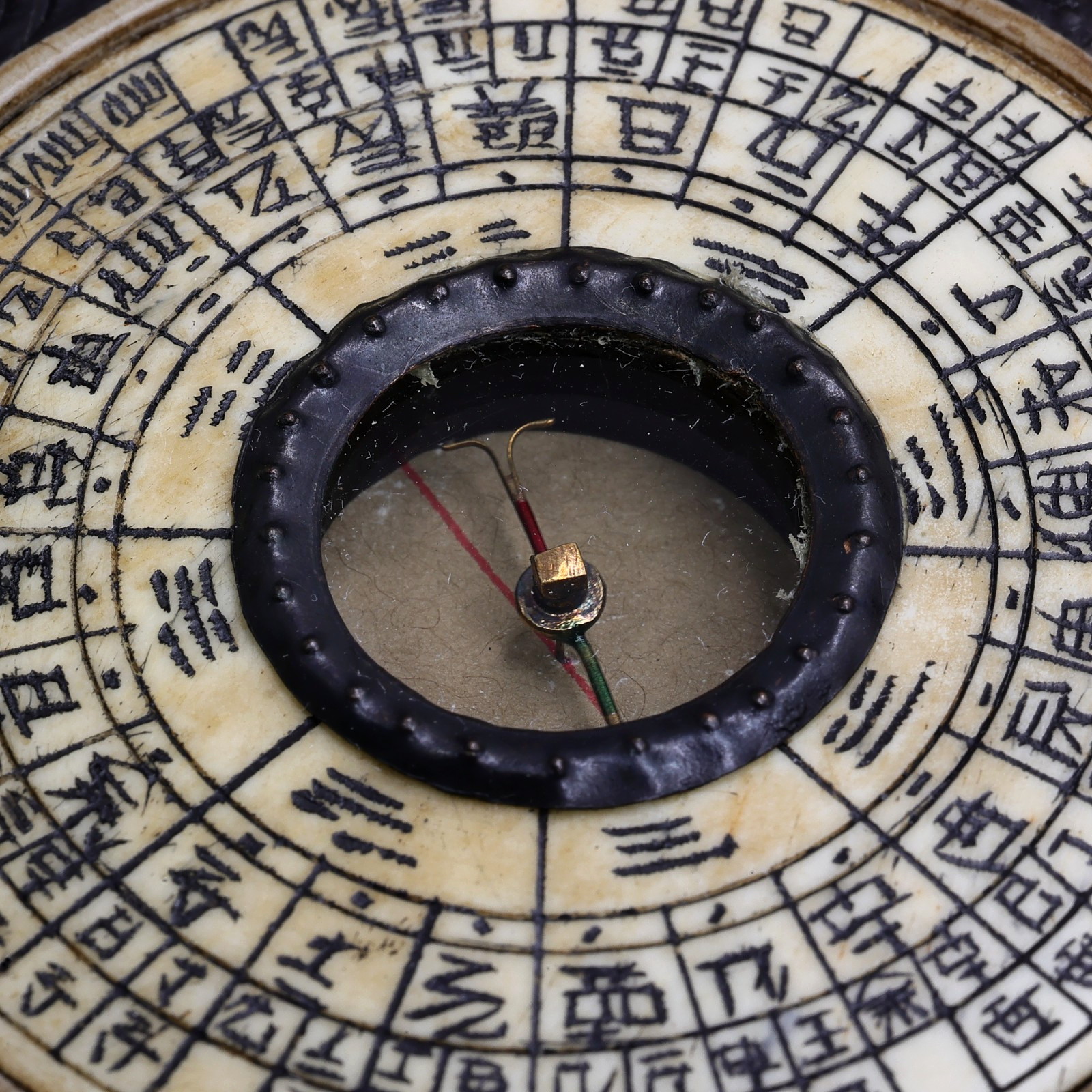 Vintage Chinese Luo Pan Feng Shui Compass In 4-Legged Dragon Gold Fish Metal Box Vintage Chinese Luo Pan Feng Shui Compass In 4-Legged Dragon Gold Fish Metal Box