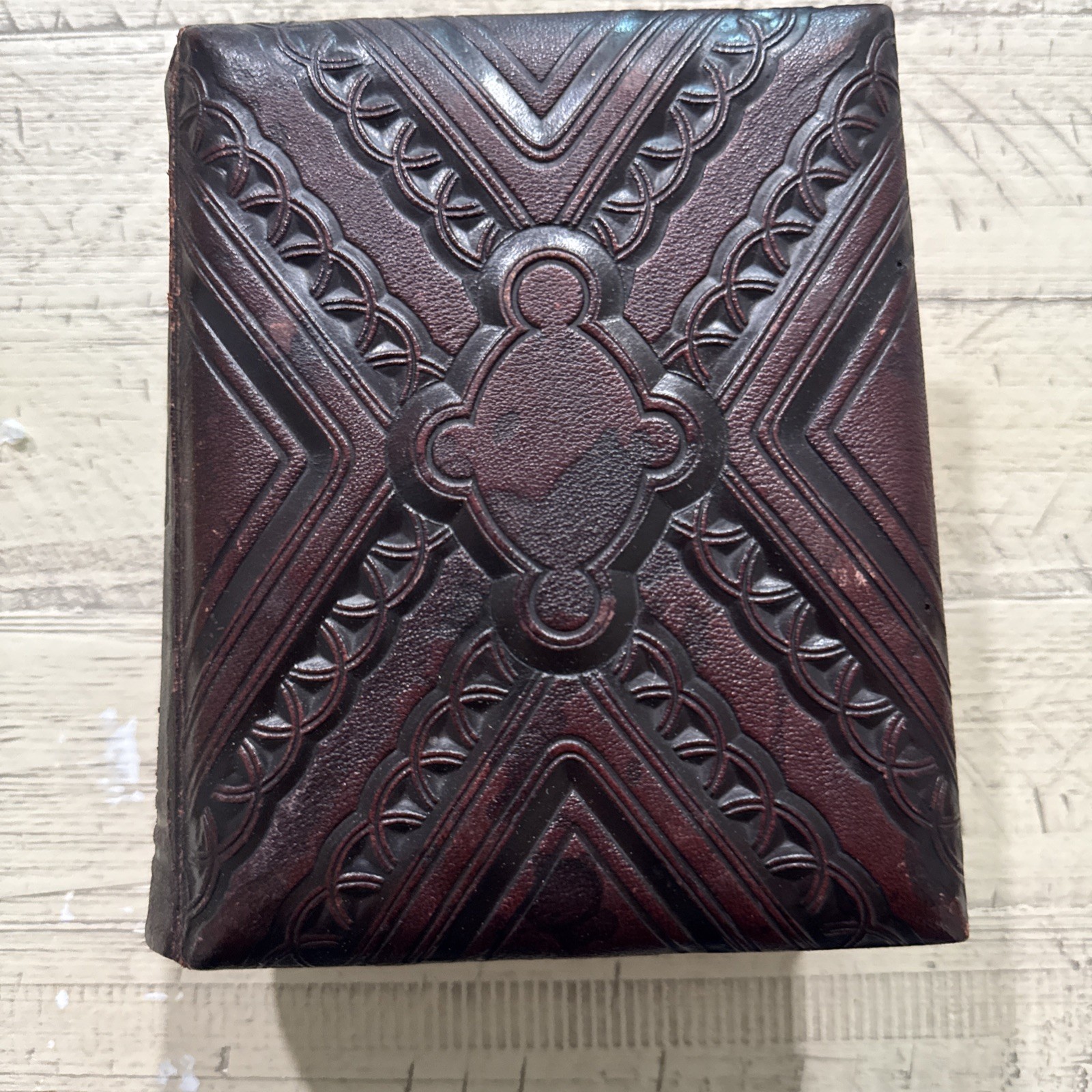 Ant. Victorian Embossed Leather Photo Album Full NY Fam. Abe Lincoln Look Alik Ant. Victorian Embossed Leather Photo Album Full NY Fam. Abe Lincoln Look Alik