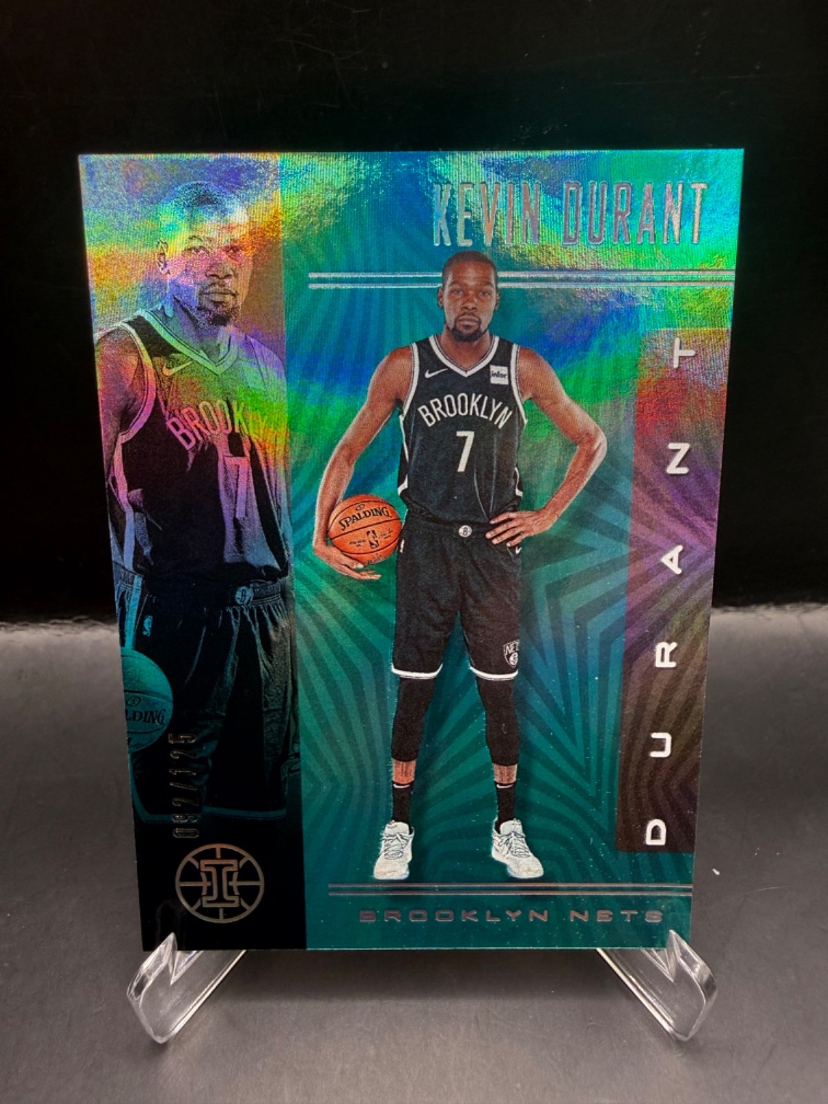 2019-20 Panini Illusions Kevin Durant Trophy Collection Teal /125 #102 2019-20 Panini Illusions Kevin Durant Trophy Collection Teal /125 #102
