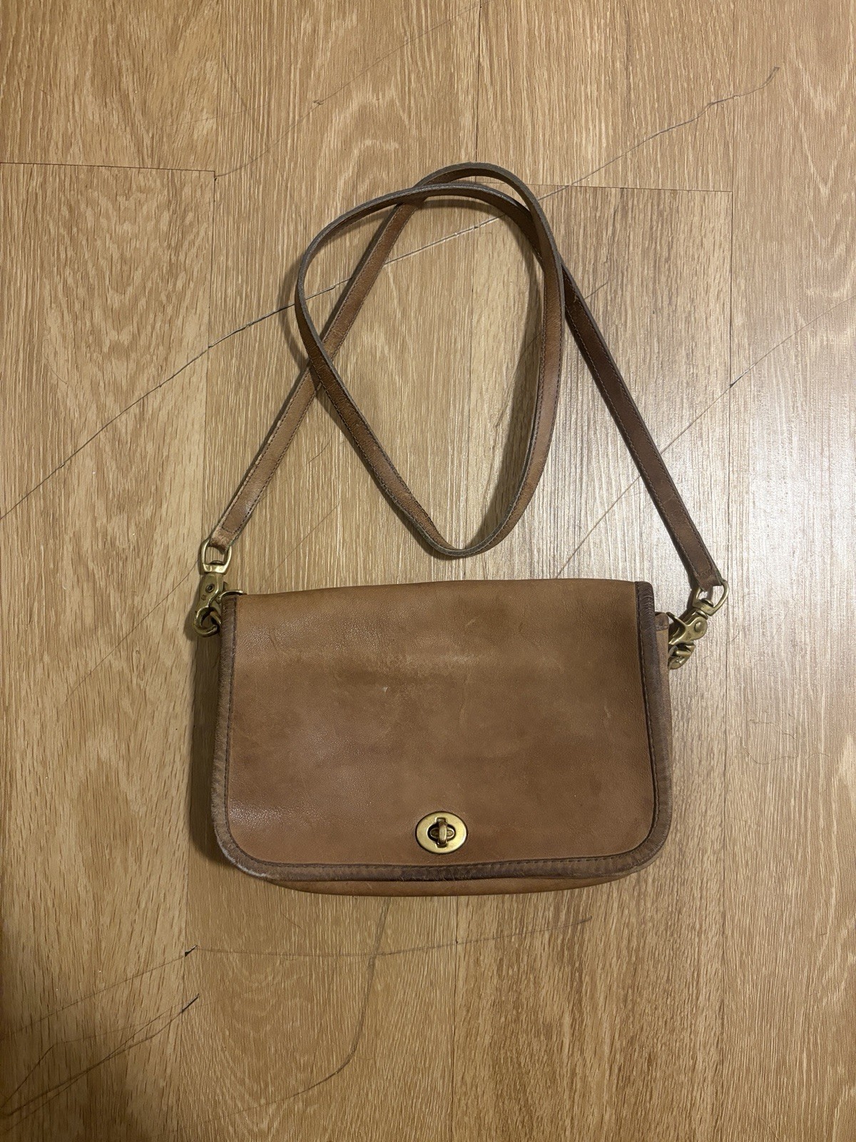 Vintage Coach Full Glove Tanned Leather Pocket Purse 9755 British Tan 9755 VVGVC Vintage Coach Full Glove Tanned Leather Pocket Purse 9755 British Tan 9755 VVGVC