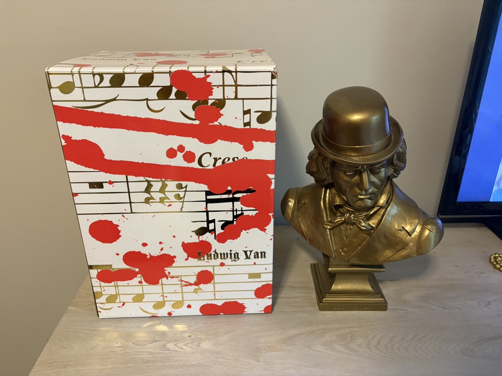 Frank Kozik Ultra Violence Ludwig Van Gold 14”Bust Statue Designer Art Vinyl Frank Kozik Ultra Violence Ludwig Van Gold 14”Bust Statue Designer Art Vinyl