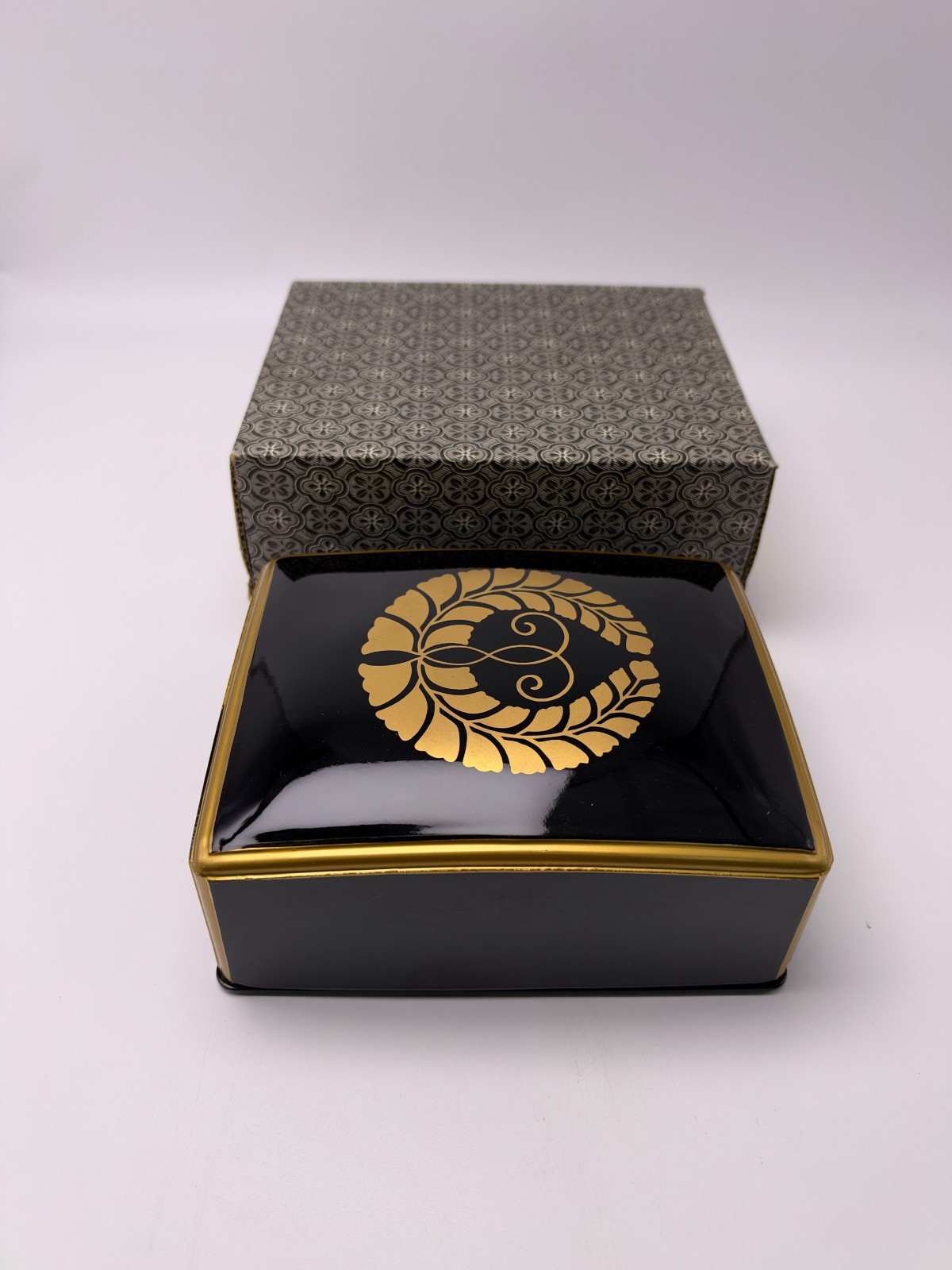 Vintage Japanese Lacquerware Lidded Box Black Gold Kamon Crest Original Box
