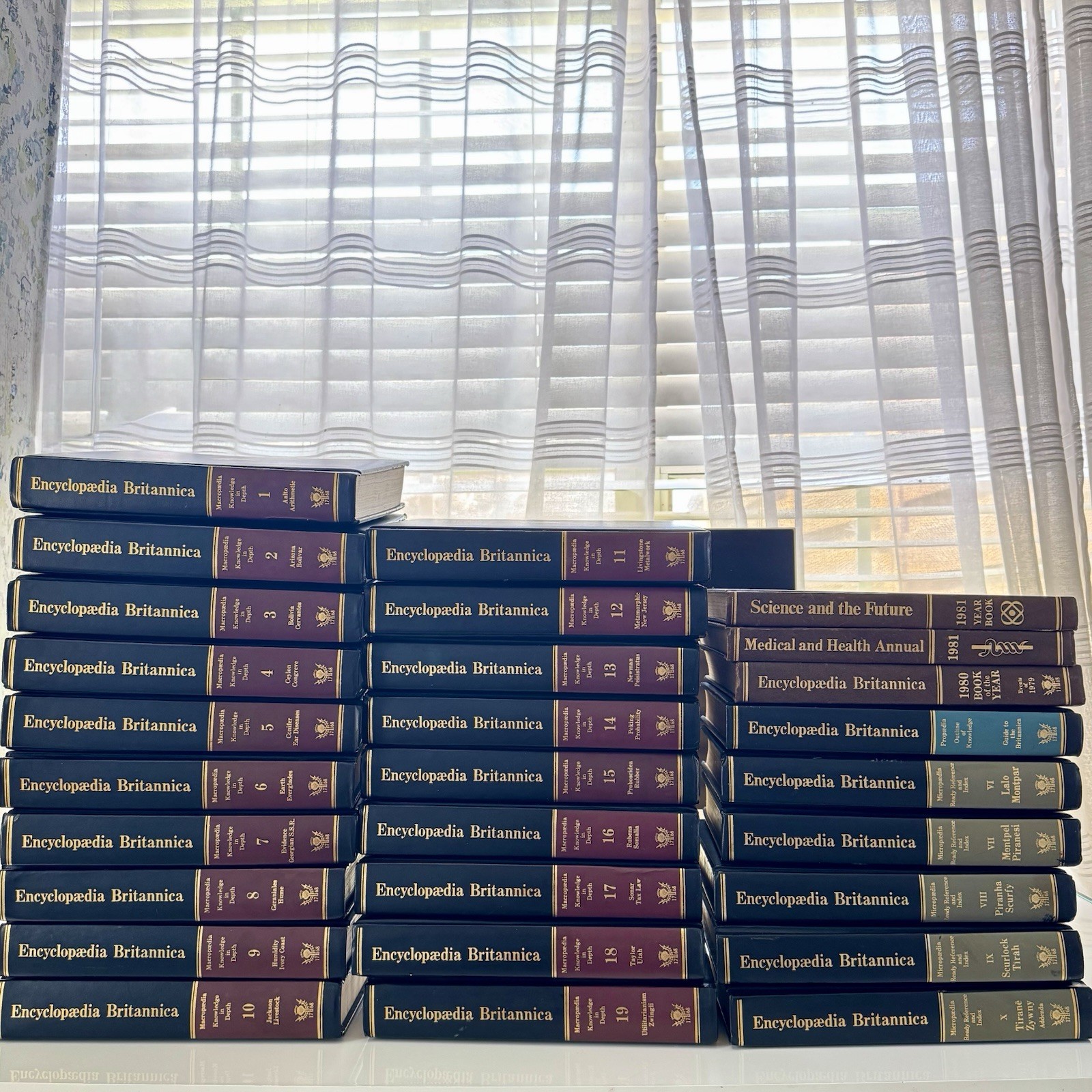 Vintage Encyclopaedia Britannica 1984 Complete Reference Set (28 Volumes)