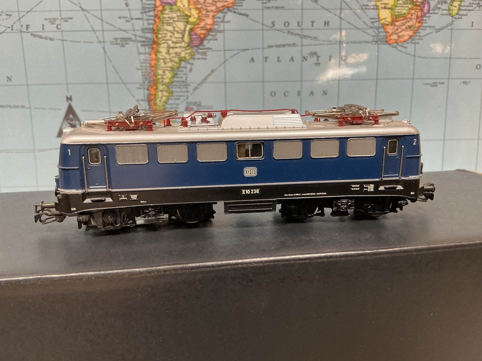 Marklin H0 3039 Electric Locomotive DB E10 238