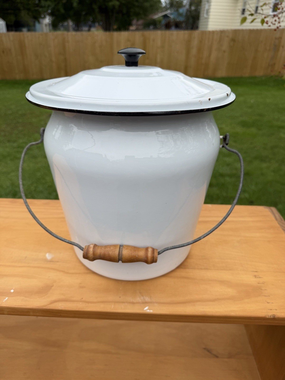 Vtg White Enamel Milk Pail Dairy Can Wood Handle Lidded Farmhouse Chamber Pot