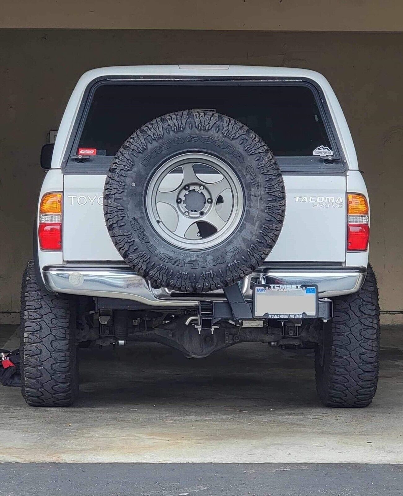 USA Heavy Duty Hitch Mounted Swing-Out Spare Tire Carrier & License Plate mount USA Heavy Duty Hitch Mounted Swing-Out Spare Tire Carrier & License Plate mount