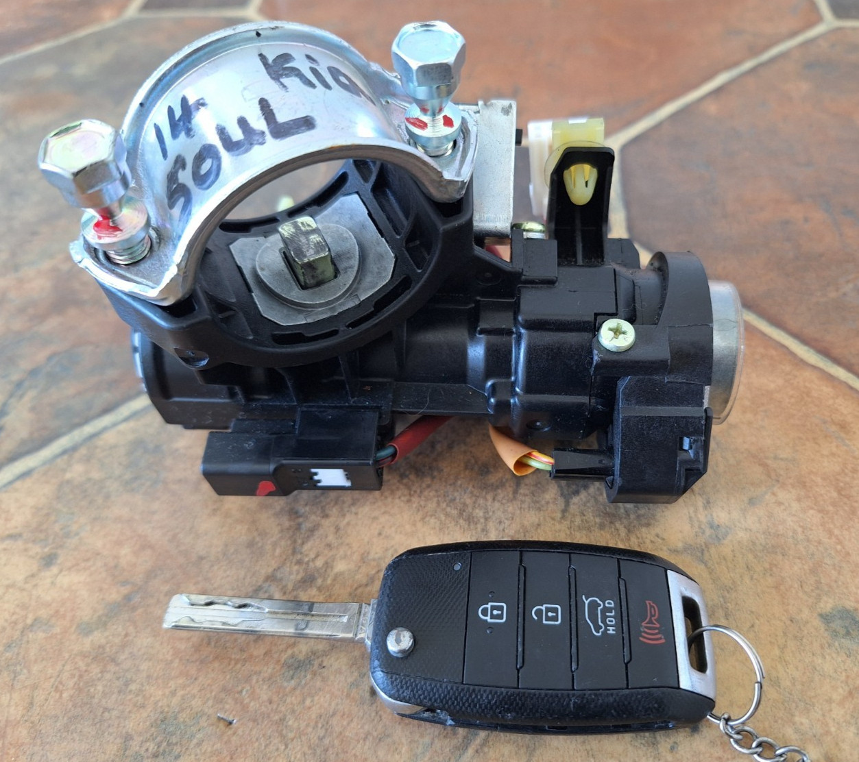 14 KIA SOUL IGNITION SWITCH LOCK CYLINDER Flip Fob KEY Start Assembly 15 16 17