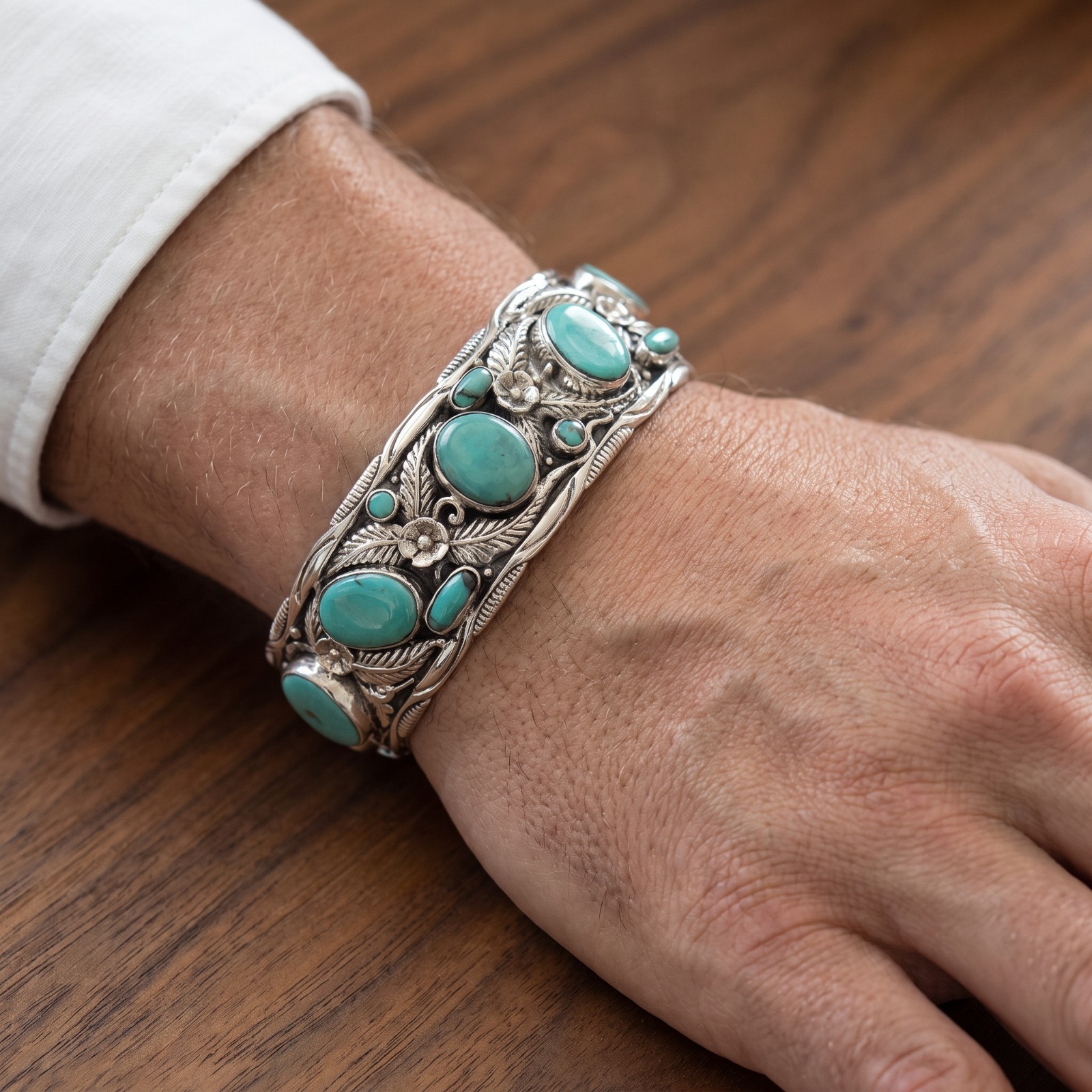 High-Quality Cuff Bracelet, made of 925 Sterling Silver with Turquoise Stones.