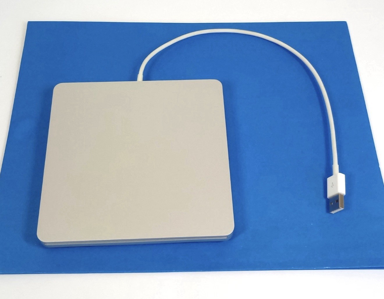 Apple USB SuperDrive A1379 External DVD CD Drive Silver Tested & Working Apple USB SuperDrive A1379 External DVD CD Drive Silver Tested & Working