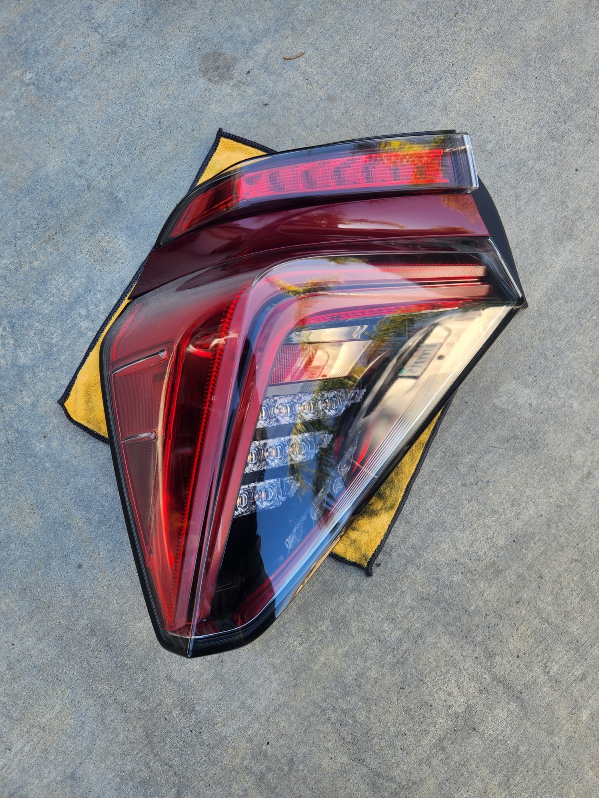 2016-2020 Toyota Mirai Taillight Left Driver Side Oem Red 2016-2020 Toyota Mirai Taillight Left Driver Side Oem Red